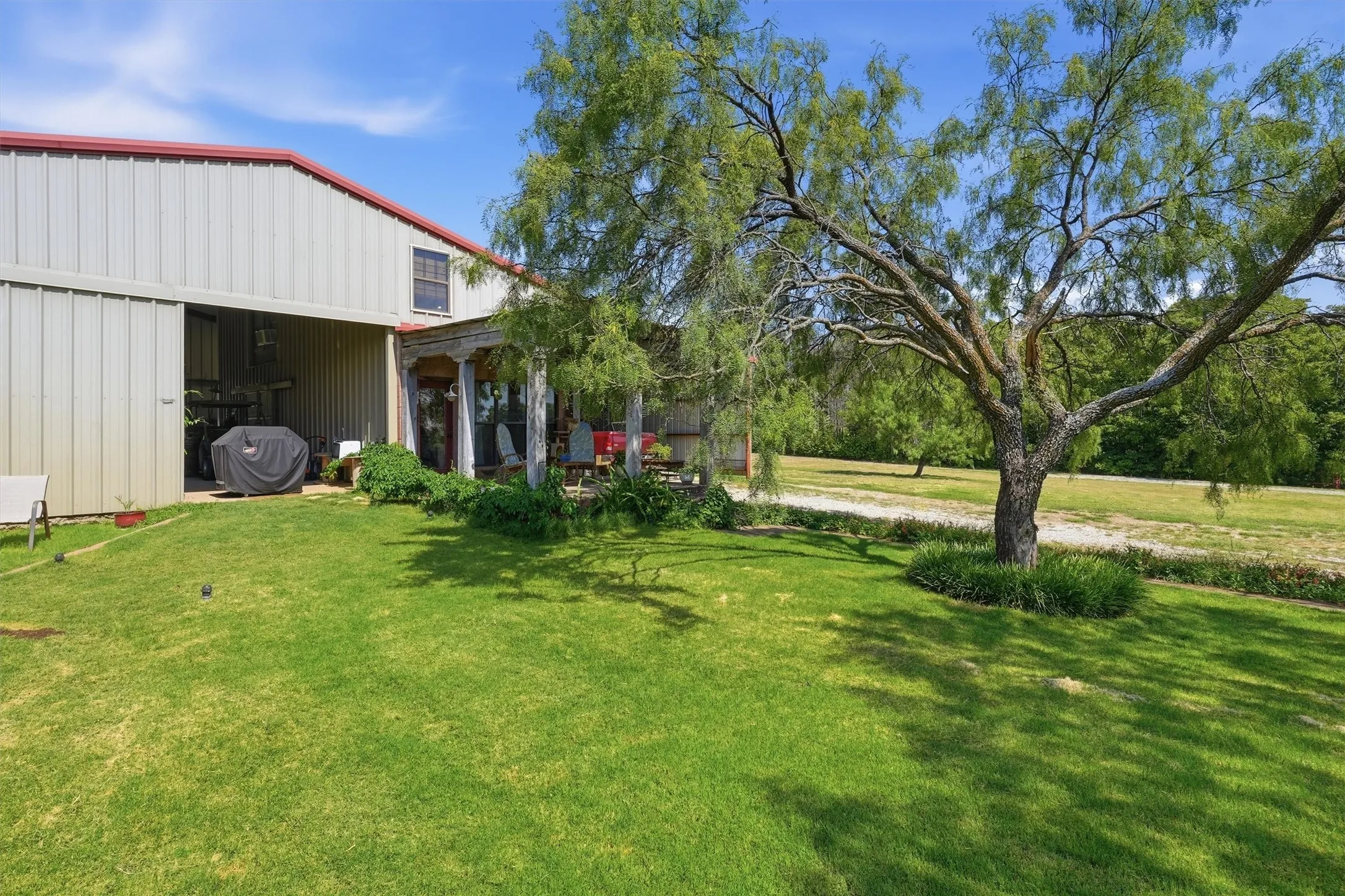 Single Family Residence For Sale in Parker County , 3790 Zion Hill Loop, Weatherford, Texas 76088, 2 Bedroom, 2 Bathroom, 1 Garage spaces, 900 Sqft, built in 2005, mls#21339363, Real Estate Agent in Weatherford, Homes For Sale in Parker county, Homes For Sale in Weatherford, Realtor in Weatherford Texas, Real Estate Brokerage Independent Realty Texas, Luminita Cordes Realtor
