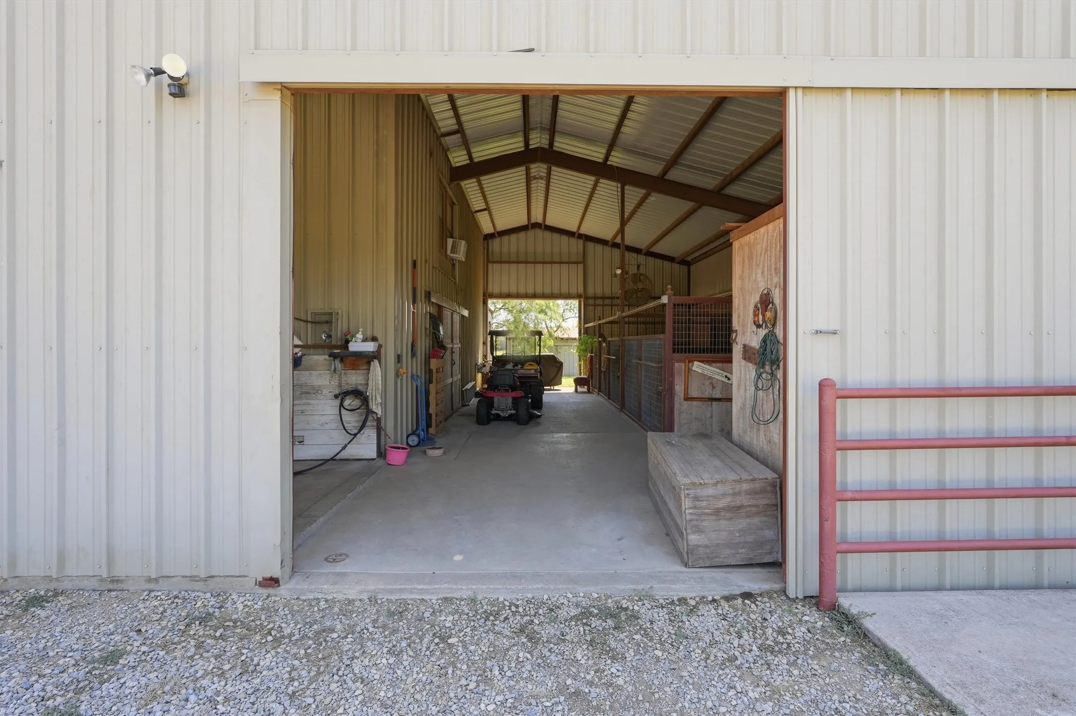 Single Family Residence For Sale in Parker County , 3790 Zion Hill Loop, Weatherford, Texas 76088, 2 Bedroom, 2 Bathroom, 1 Garage spaces, 900 Sqft, built in 2005, mls#21339363, Real Estate Agent in Weatherford, Homes For Sale in Parker county, Homes For Sale in Weatherford, Realtor in Weatherford Texas, Real Estate Brokerage Independent Realty Texas, Luminita Cordes Realtor