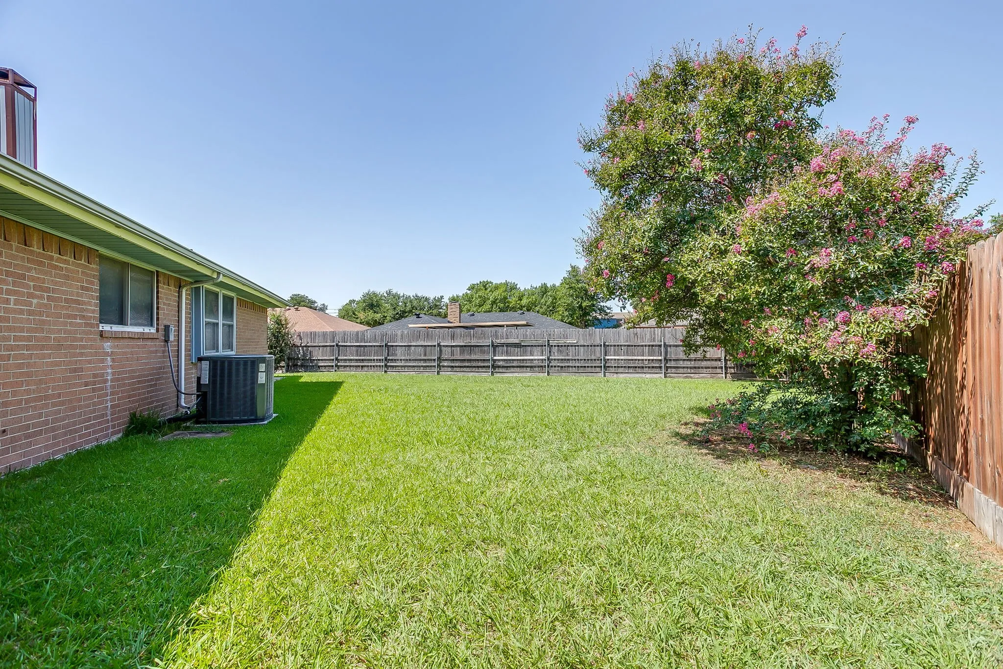 Single Family Residence For Sale in Dallas County , 5419 Barcelona Drive, Garland, Texas 75043, 3 Bedrooms, 2 Bathrooms, 2 Garage spaces, 1,611 Sqft, built in 1979, Price $265,000, mls#21338716, Real Estate Agent in Garland, Homes For Sale in Dallas county, Homes For Sale in Garland, Realtor in Garland Texas, Real Estate Brokerage Independent Realty Texas, Luminita Cordes Realtor