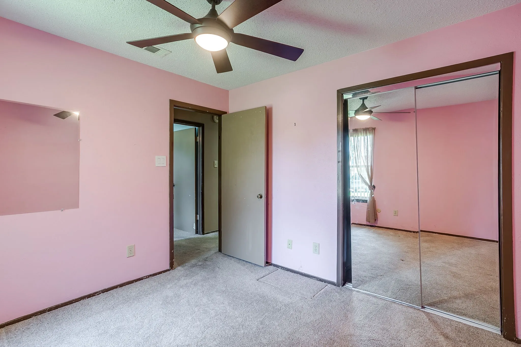 Single Family Residence For Sale in Dallas County , 5419 Barcelona Drive, Garland, Texas 75043, 3 Bedrooms, 2 Bathrooms, 2 Garage spaces, 1,611 Sqft, built in 1979, Price $265,000, mls#21338716, Real Estate Agent in Garland, Homes For Sale in Dallas county, Homes For Sale in Garland, Realtor in Garland Texas, Real Estate Brokerage Independent Realty Texas, Luminita Cordes Realtor