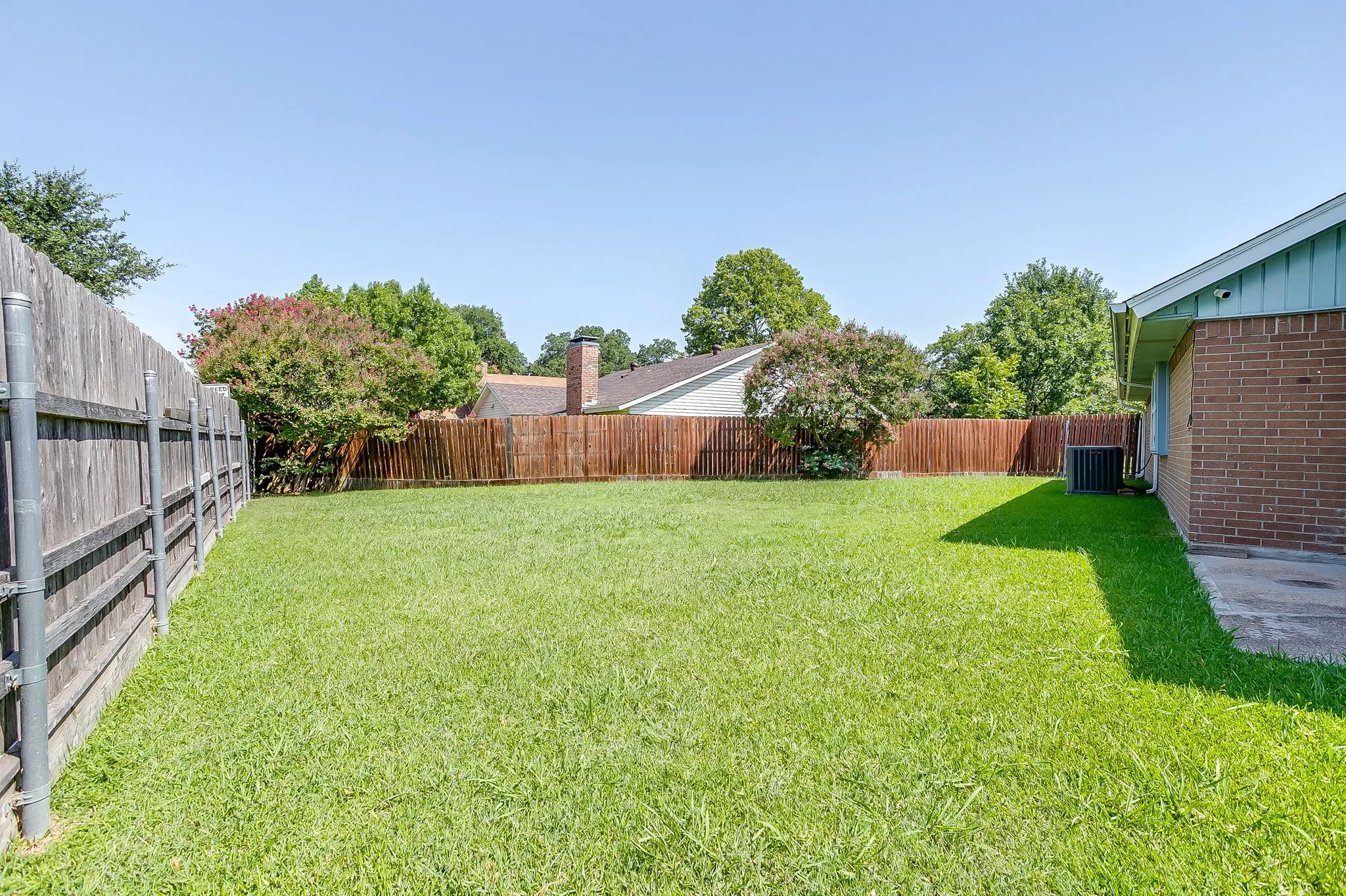 Single Family Residence For Sale in Dallas County , 5419 Barcelona Drive, Garland, Texas 75043, 3 Bedrooms, 2 Bathrooms, 2 Garage spaces, 1,611 Sqft, built in 1979, Price $265,000, mls#21338716, Real Estate Agent in Garland, Homes For Sale in Dallas county, Homes For Sale in Garland, Realtor in Garland Texas, Real Estate Brokerage Independent Realty Texas, Luminita Cordes Realtor