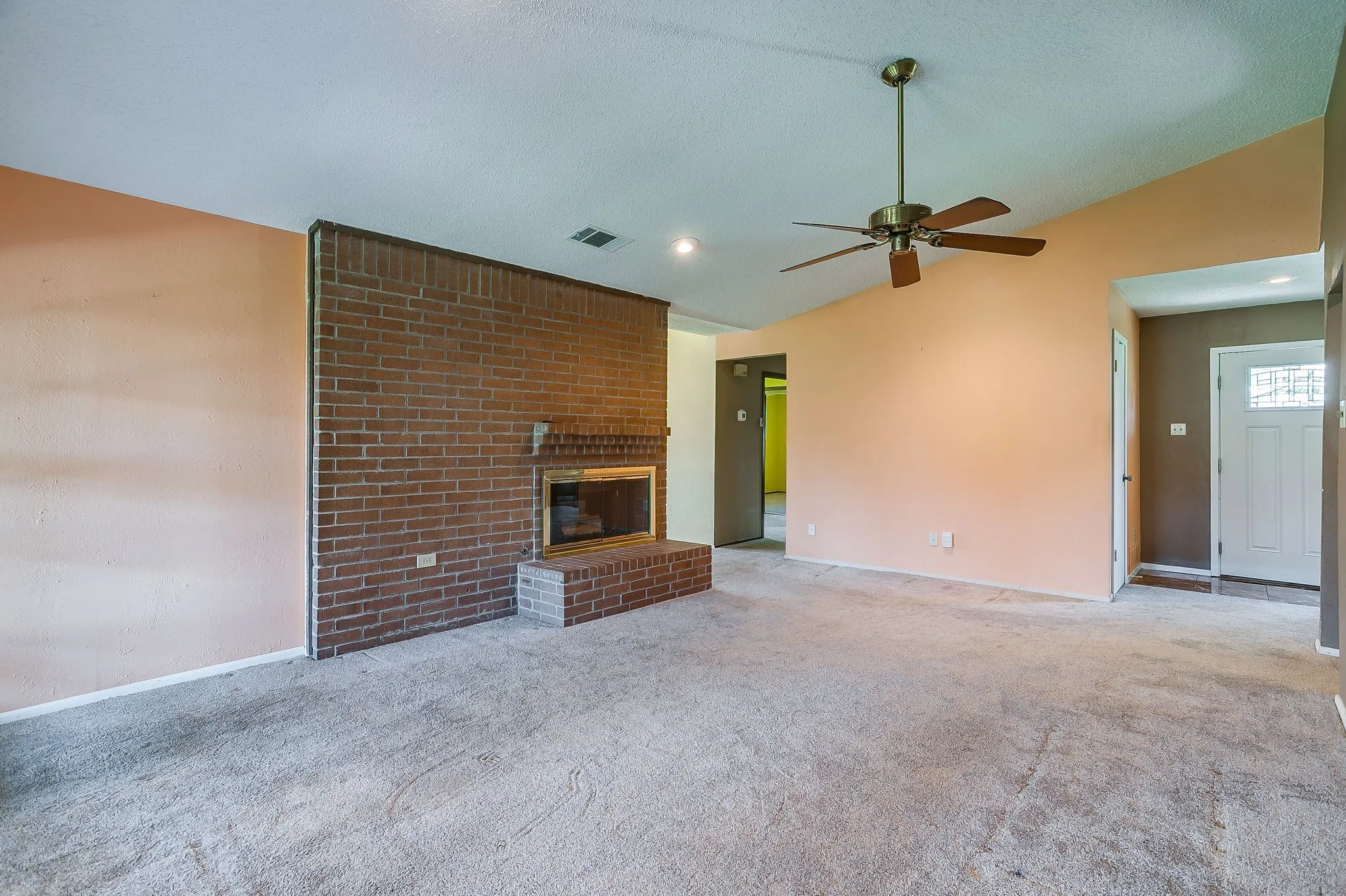 Single Family Residence For Sale in Dallas County , 5419 Barcelona Drive, Garland, Texas 75043, 3 Bedrooms, 2 Bathrooms, 2 Garage spaces, 1,611 Sqft, built in 1979, Price $265,000, mls#21338716, Real Estate Agent in Garland, Homes For Sale in Dallas county, Homes For Sale in Garland, Realtor in Garland Texas, Real Estate Brokerage Independent Realty Texas, Luminita Cordes Realtor