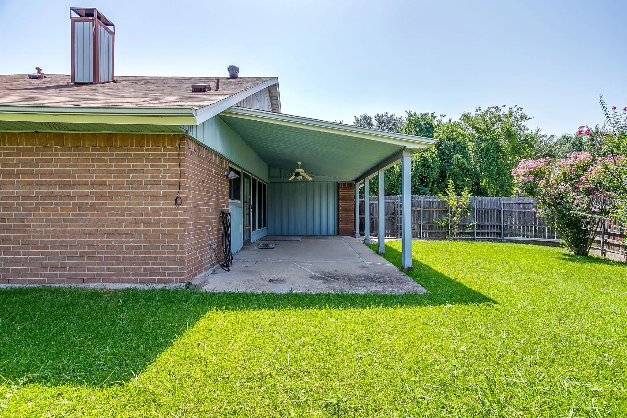 Single Family Residence For Sale in Dallas County , 5419 Barcelona Drive, Garland, Texas 75043, 3 Bedrooms, 2 Bathrooms, 2 Garage spaces, 1,611 Sqft, built in 1979, Price $265,000, mls#21338716, Real Estate Agent in Garland, Homes For Sale in Dallas county, Homes For Sale in Garland, Realtor in Garland Texas, Real Estate Brokerage Independent Realty Texas, Luminita Cordes Realtor
