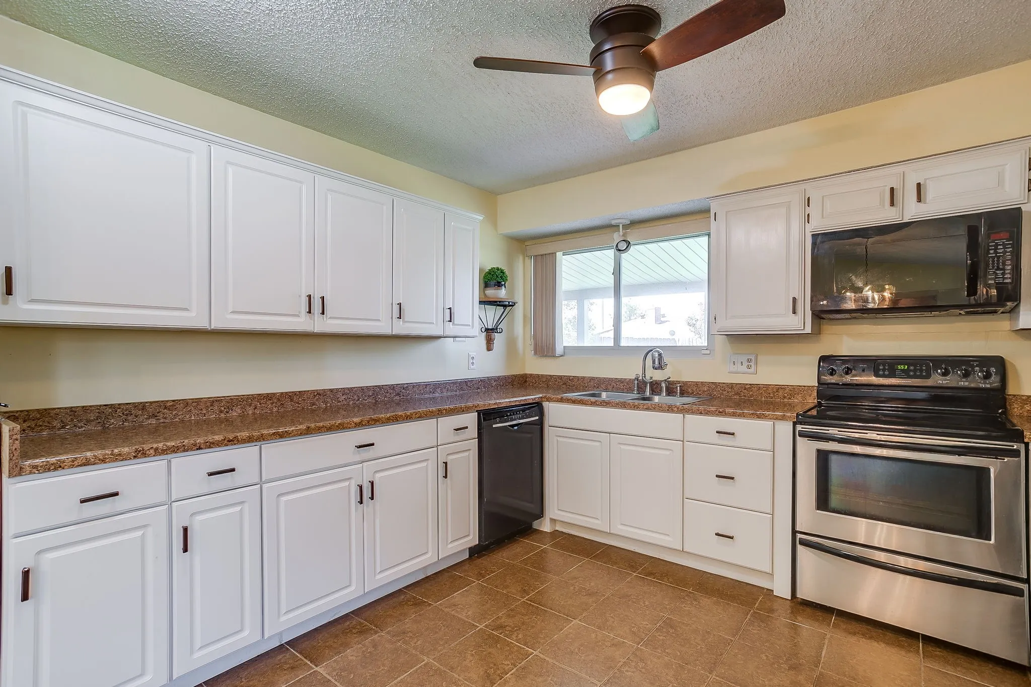 Single Family Residence For Sale in Dallas County , 5419 Barcelona Drive, Garland, Texas 75043, 3 Bedrooms, 2 Bathrooms, 2 Garage spaces, 1,611 Sqft, built in 1979, Price $265,000, mls#21338716, Real Estate Agent in Garland, Homes For Sale in Dallas county, Homes For Sale in Garland, Realtor in Garland Texas, Real Estate Brokerage Independent Realty Texas, Luminita Cordes Realtor