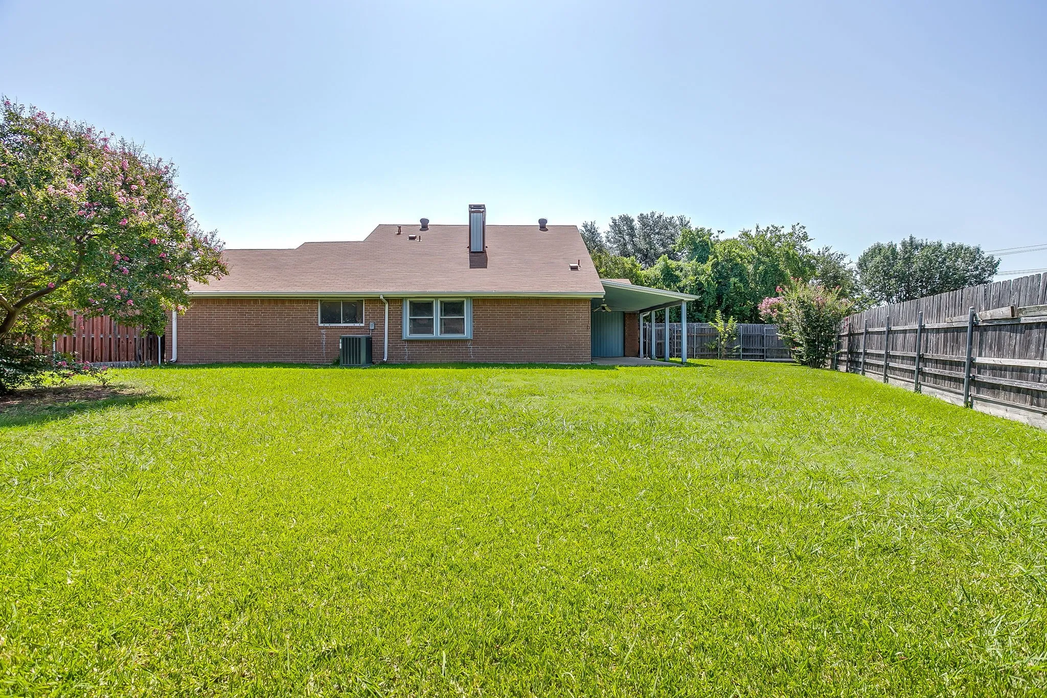 Single Family Residence For Sale in Dallas County , 5419 Barcelona Drive, Garland, Texas 75043, 3 Bedrooms, 2 Bathrooms, 2 Garage spaces, 1,611 Sqft, built in 1979, Price $265,000, mls#21338716, Real Estate Agent in Garland, Homes For Sale in Dallas county, Homes For Sale in Garland, Realtor in Garland Texas, Real Estate Brokerage Independent Realty Texas, Luminita Cordes Realtor