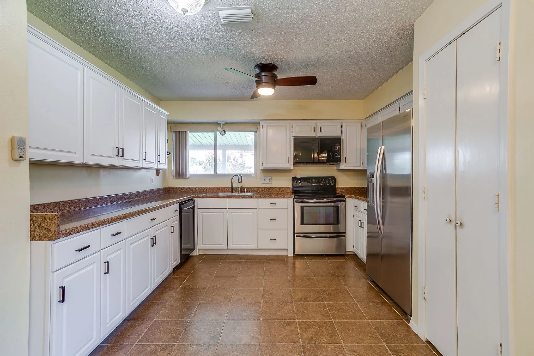 Single Family Residence For Sale in Dallas County , 5419 Barcelona Drive, Garland, Texas 75043, 3 Bedrooms, 2 Bathrooms, 2 Garage spaces, 1,611 Sqft, built in 1979, Price $265,000, mls#21338716, Real Estate Agent in Garland, Homes For Sale in Dallas county, Homes For Sale in Garland, Realtor in Garland Texas, Real Estate Brokerage Independent Realty Texas, Luminita Cordes Realtor