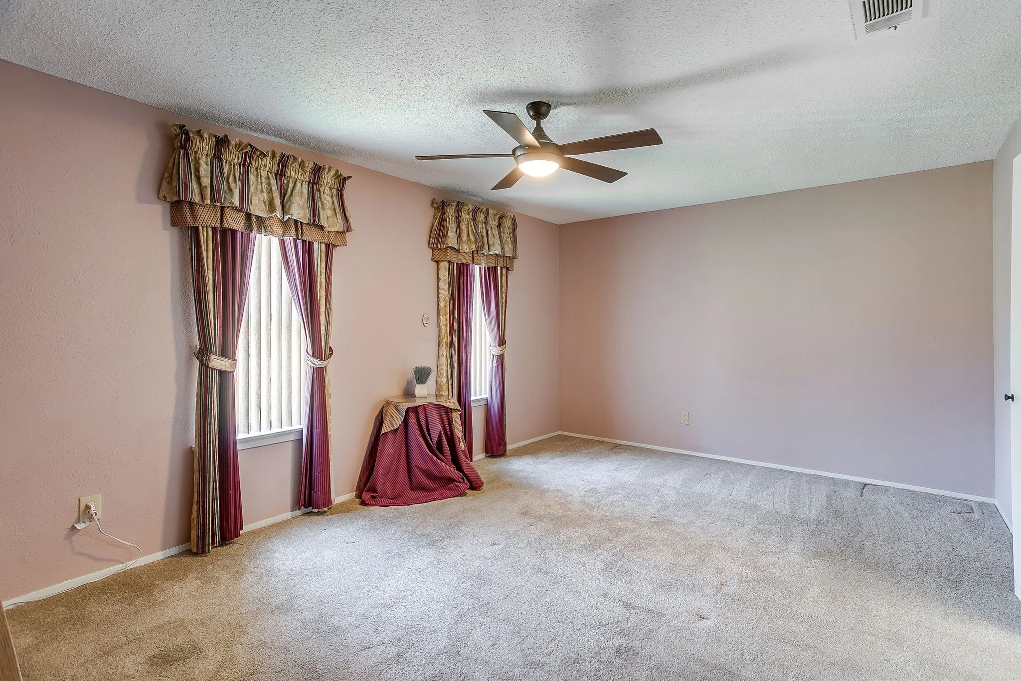 Single Family Residence For Sale in Dallas County , 5419 Barcelona Drive, Garland, Texas 75043, 3 Bedrooms, 2 Bathrooms, 2 Garage spaces, 1,611 Sqft, built in 1979, Price $265,000, mls#21338716, Real Estate Agent in Garland, Homes For Sale in Dallas county, Homes For Sale in Garland, Realtor in Garland Texas, Real Estate Brokerage Independent Realty Texas, Luminita Cordes Realtor
