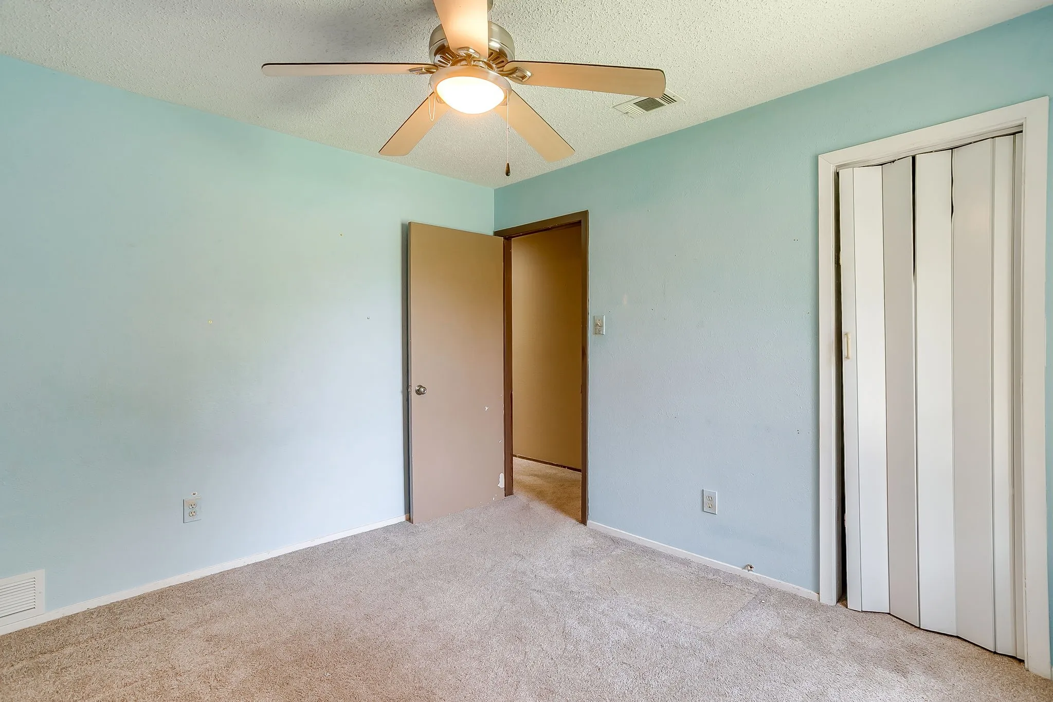 Single Family Residence For Sale in Dallas County , 5419 Barcelona Drive, Garland, Texas 75043, 3 Bedrooms, 2 Bathrooms, 2 Garage spaces, 1,611 Sqft, built in 1979, Price $265,000, mls#21338716, Real Estate Agent in Garland, Homes For Sale in Dallas county, Homes For Sale in Garland, Realtor in Garland Texas, Real Estate Brokerage Independent Realty Texas, Luminita Cordes Realtor