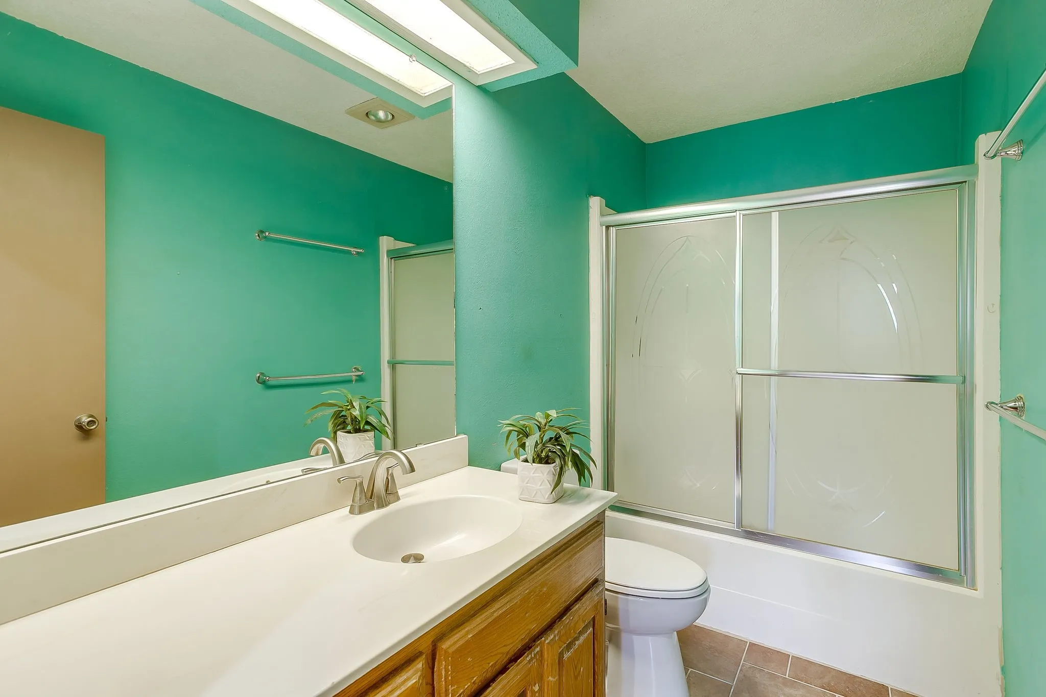 Single Family Residence For Sale in Dallas County , 5419 Barcelona Drive, Garland, Texas 75043, 3 Bedrooms, 2 Bathrooms, 2 Garage spaces, 1,611 Sqft, built in 1979, Price $265,000, mls#21338716, Real Estate Agent in Garland, Homes For Sale in Dallas county, Homes For Sale in Garland, Realtor in Garland Texas, Real Estate Brokerage Independent Realty Texas, Luminita Cordes Realtor