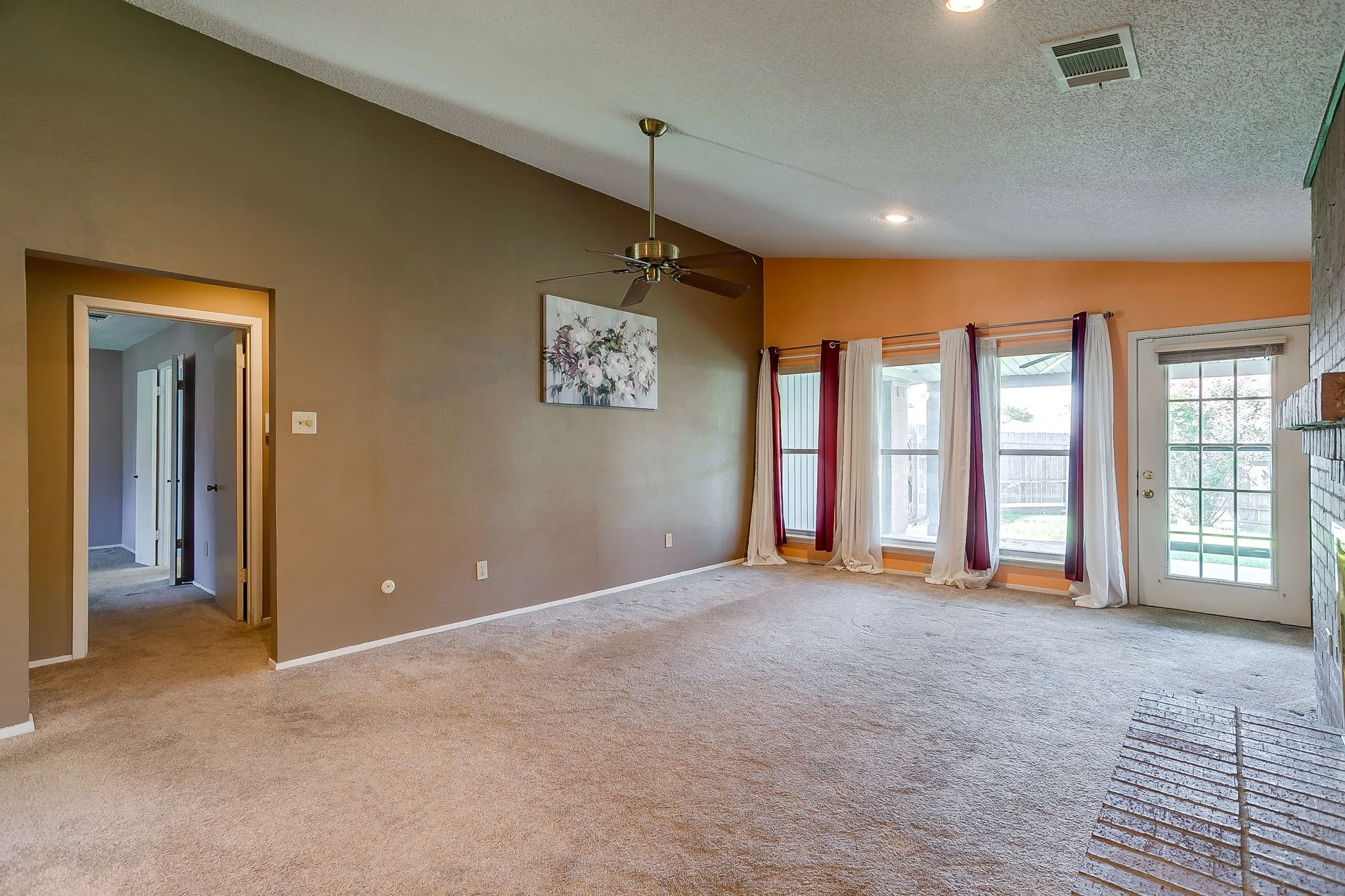 Single Family Residence For Sale in Dallas County , 5419 Barcelona Drive, Garland, Texas 75043, 3 Bedrooms, 2 Bathrooms, 2 Garage spaces, 1,611 Sqft, built in 1979, Price $265,000, mls#21338716, Real Estate Agent in Garland, Homes For Sale in Dallas county, Homes For Sale in Garland, Realtor in Garland Texas, Real Estate Brokerage Independent Realty Texas, Luminita Cordes Realtor