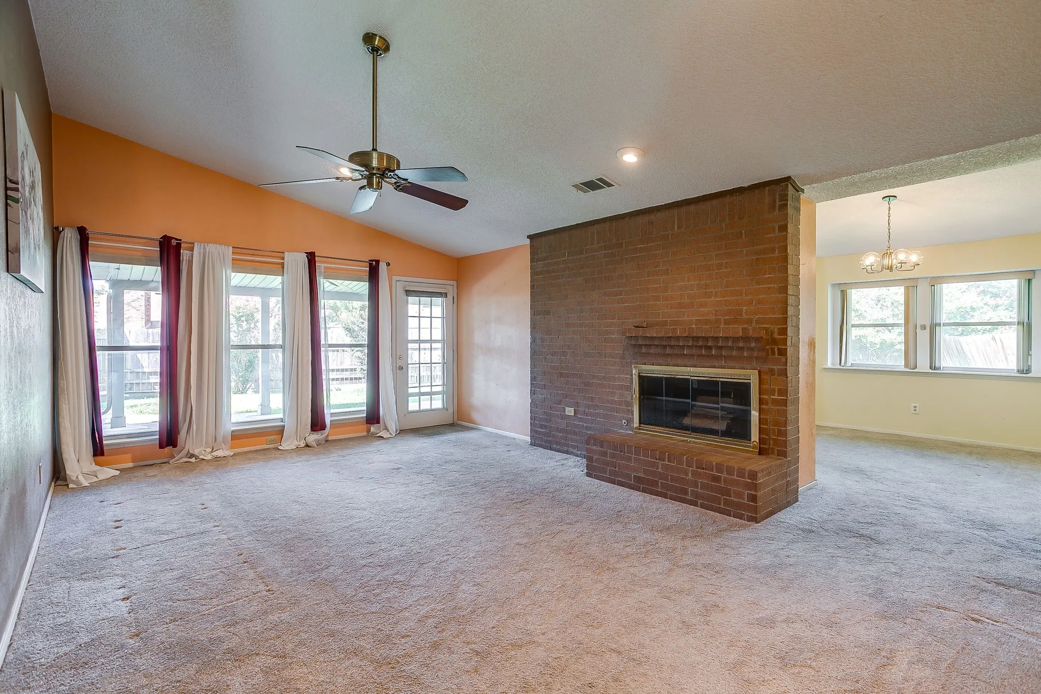 Single Family Residence For Sale in Dallas County , 5419 Barcelona Drive, Garland, Texas 75043, 3 Bedrooms, 2 Bathrooms, 2 Garage spaces, 1,611 Sqft, built in 1979, Price $265,000, mls#21338716, Real Estate Agent in Garland, Homes For Sale in Dallas county, Homes For Sale in Garland, Realtor in Garland Texas, Real Estate Brokerage Independent Realty Texas, Luminita Cordes Realtor