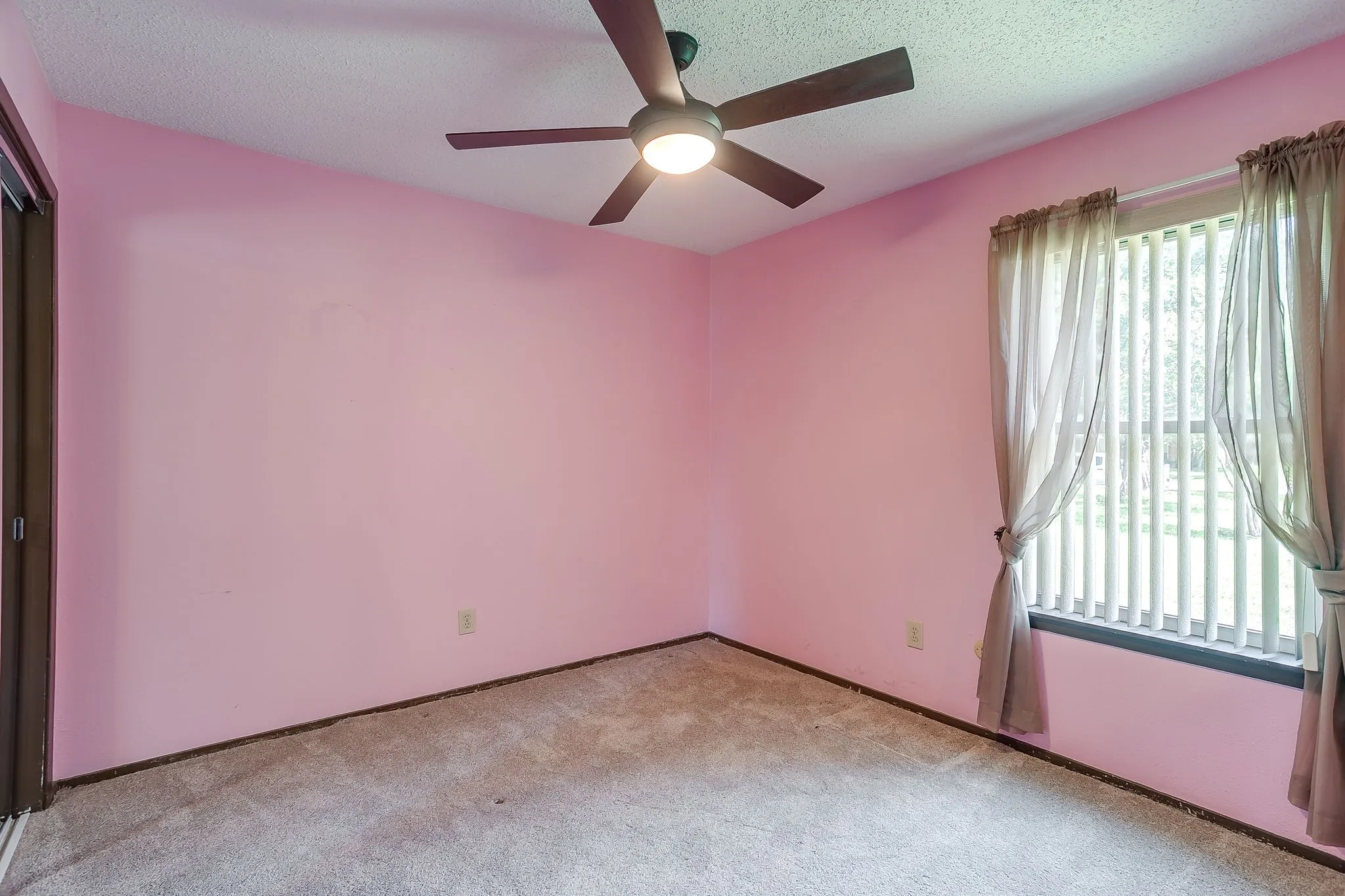 Single Family Residence For Sale in Dallas County , 5419 Barcelona Drive, Garland, Texas 75043, 3 Bedrooms, 2 Bathrooms, 2 Garage spaces, 1,611 Sqft, built in 1979, Price $265,000, mls#21338716, Real Estate Agent in Garland, Homes For Sale in Dallas county, Homes For Sale in Garland, Realtor in Garland Texas, Real Estate Brokerage Independent Realty Texas, Luminita Cordes Realtor