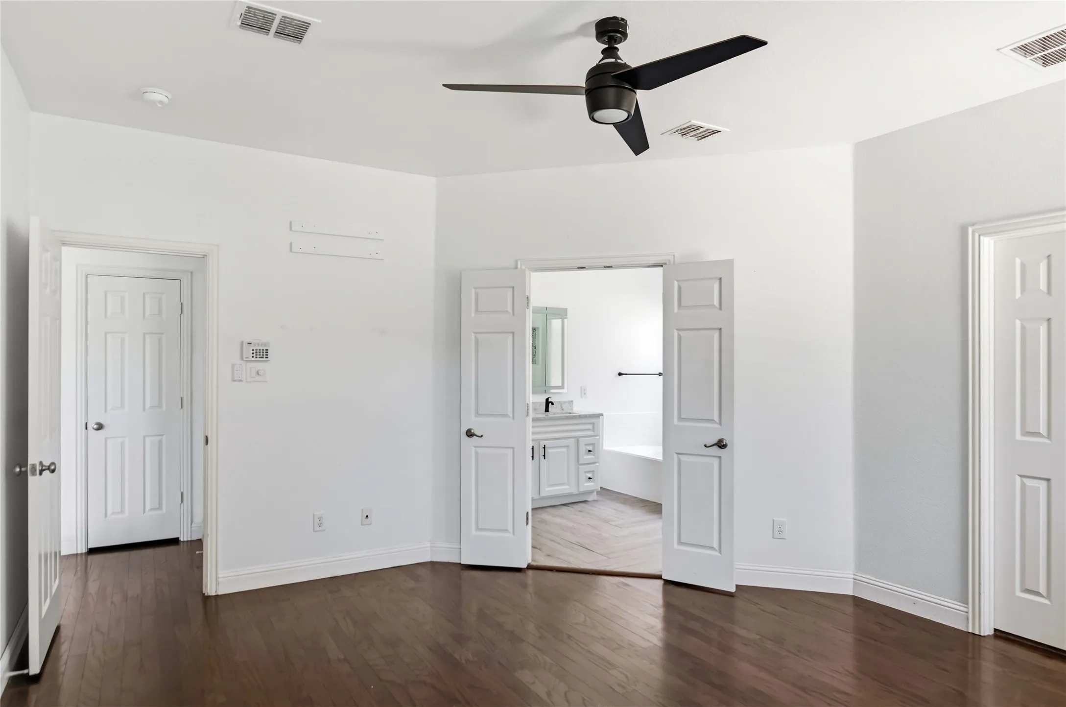 Single Family Residence For Rent in Collin County , 5918 Lafayette Drive, Frisco, Texas 75035, 4 Bedroom, 2 Bathroom, 2 Garage spaces, 2,000 Sqft, built in 1999, mls#21338775, Real Estate Agent in Frisco, Homes For Rent in Collin county, Homes For Rent in Frisco, Realtor in Frisco Texas, Real Estate Brokerage Independent Realty Texas, Luminita Cordes Realtor