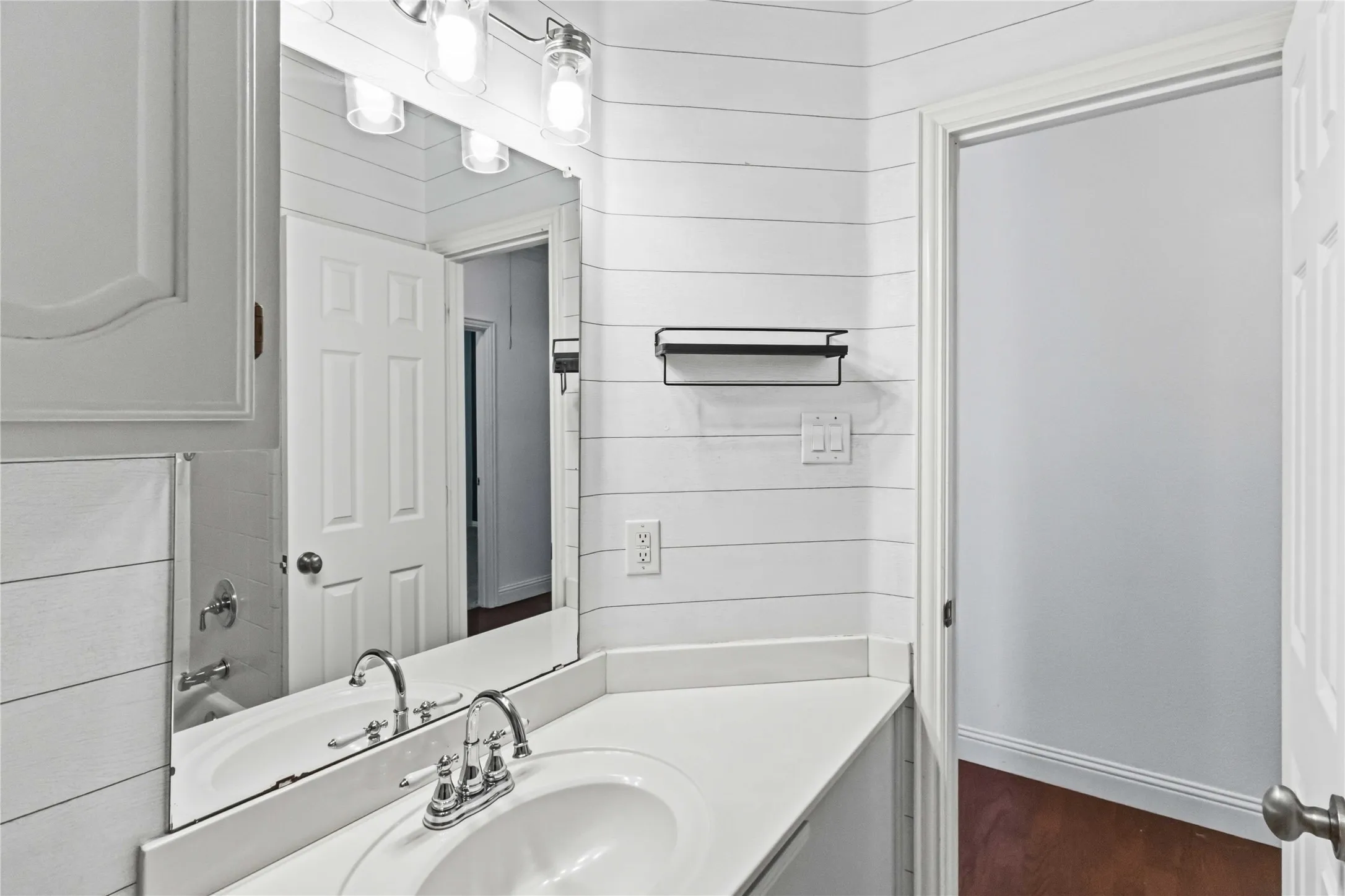 Single Family Residence For Rent in Collin County , 5918 Lafayette Drive, Frisco, Texas 75035, 4 Bedroom, 2 Bathroom, 2 Garage spaces, 2,000 Sqft, built in 1999, mls#21338775, Real Estate Agent in Frisco, Homes For Rent in Collin county, Homes For Rent in Frisco, Realtor in Frisco Texas, Real Estate Brokerage Independent Realty Texas, Luminita Cordes Realtor