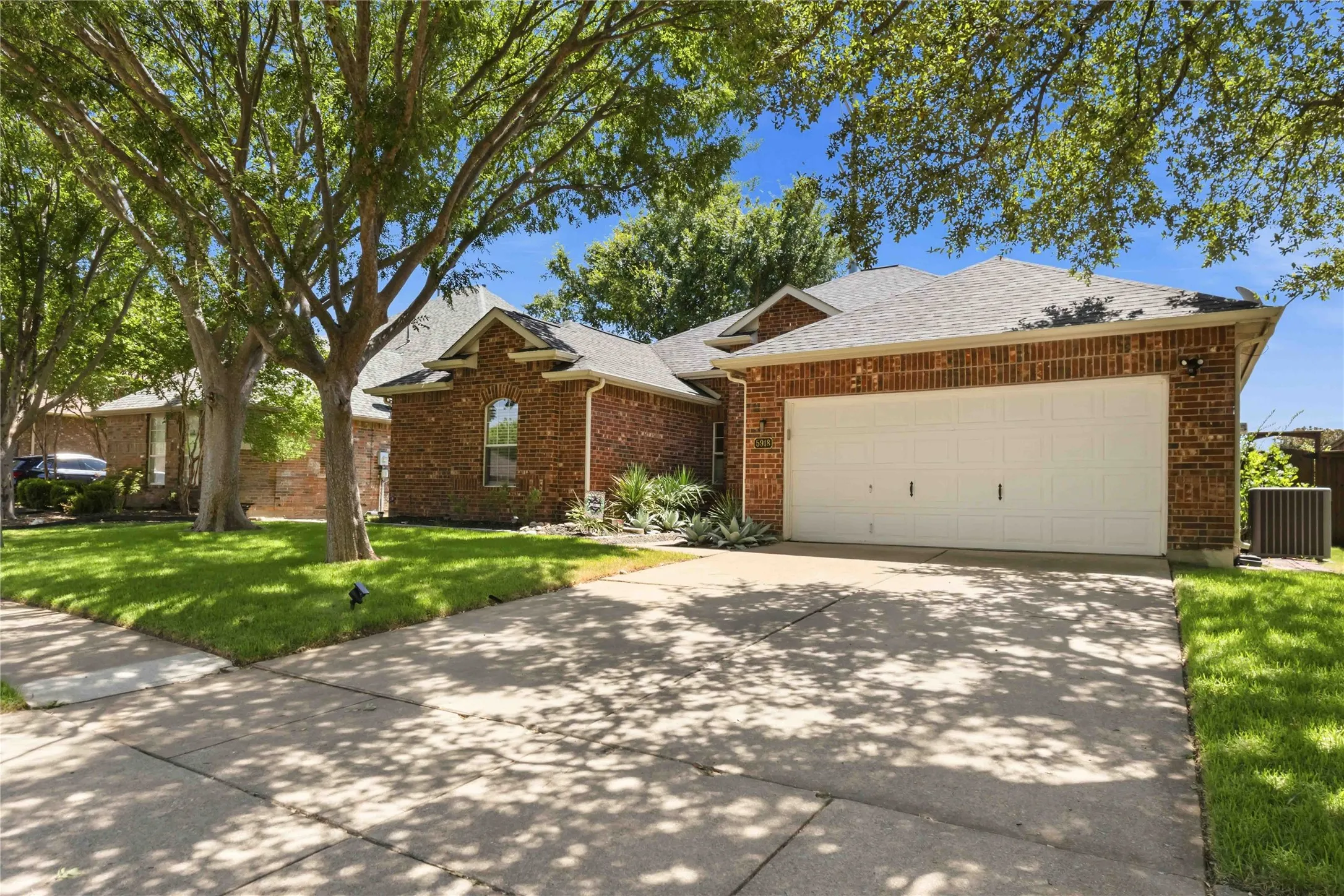 Single Family Residence For Rent in Collin County , 5918 Lafayette Drive, Frisco, Texas 75035, 4 Bedroom, 2 Bathroom, 2 Garage spaces, 2,000 Sqft, built in 1999, mls#21338775, Real Estate Agent in Frisco, Homes For Rent in Collin county, Homes For Rent in Frisco, Realtor in Frisco Texas, Real Estate Brokerage Independent Realty Texas, Luminita Cordes Realtor