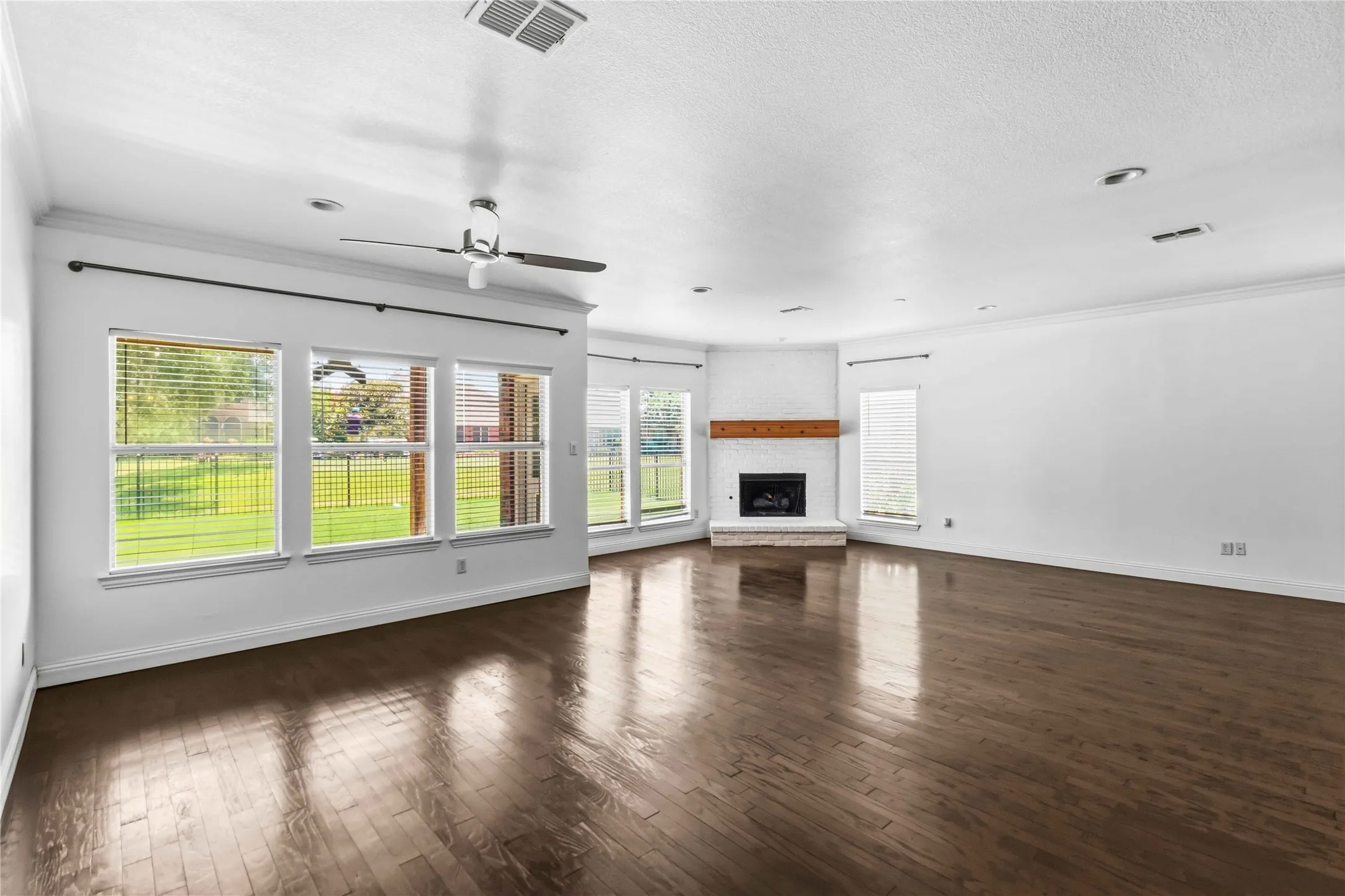 Single Family Residence For Rent in Collin County , 5918 Lafayette Drive, Frisco, Texas 75035, 4 Bedroom, 2 Bathroom, 2 Garage spaces, 2,000 Sqft, built in 1999, mls#21338775, Real Estate Agent in Frisco, Homes For Rent in Collin county, Homes For Rent in Frisco, Realtor in Frisco Texas, Real Estate Brokerage Independent Realty Texas, Luminita Cordes Realtor