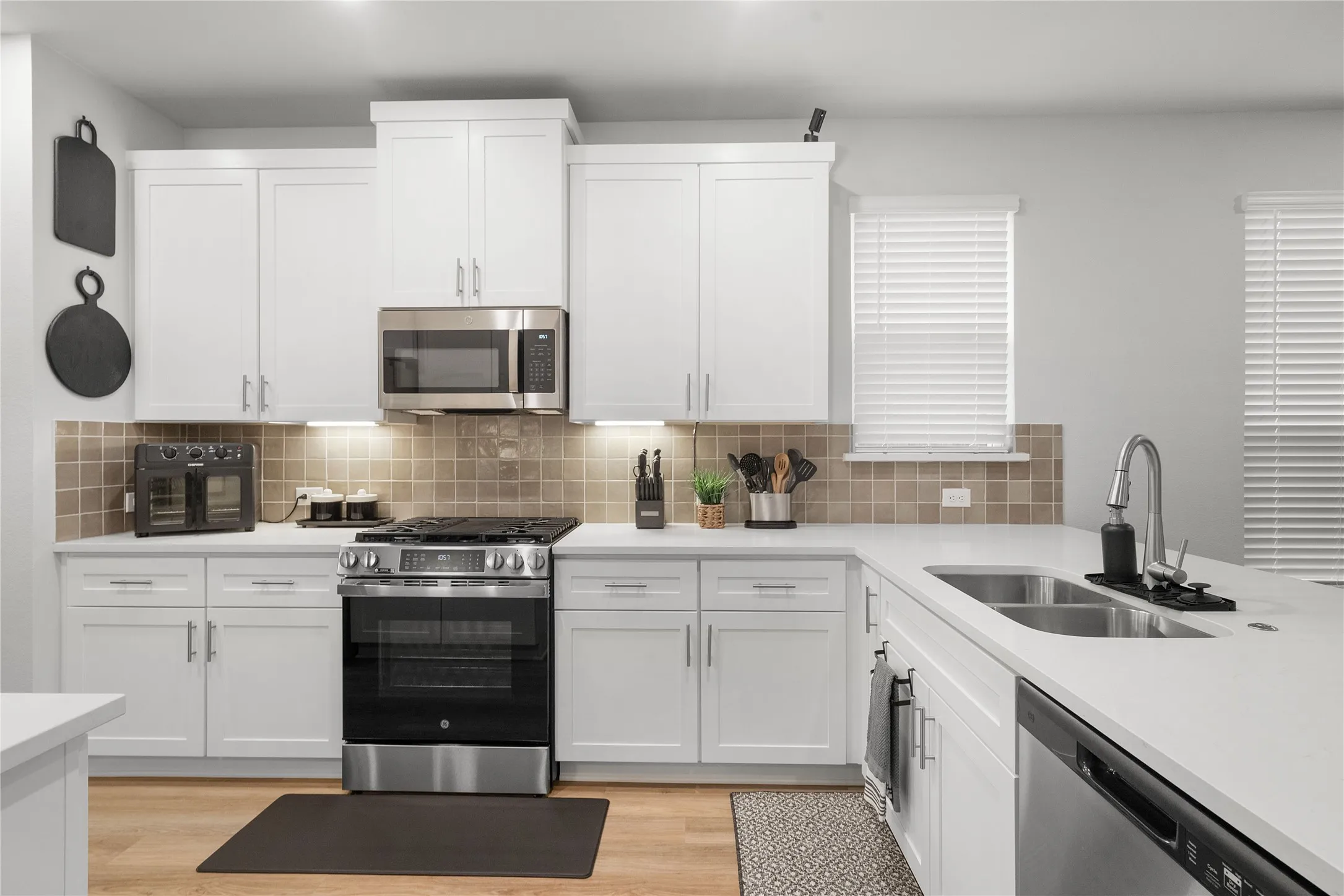 Single Family Residence For Sale in Collin County , 11376 Chiltern Street, Frisco, Texas 75035, 4 Bedroom, 4 Bathroom, 2 Garage spaces, 2,490 Sqft, built in 2024, mls#21338507, Real Estate Agent in Frisco, Homes For Sale in Collin county, Homes For Sale in Frisco, Realtor in Frisco Texas, Real Estate Brokerage Independent Realty Texas, Luminita Cordes Realtor