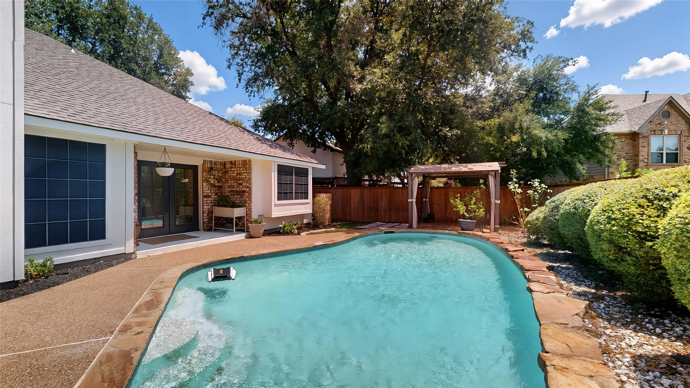 Single Family Residence For Sale in Tarrant County , 3321 Knob Oak Drive, Grapevine, Texas 76051, 4 Bedroom, 2 Bathroom, 2 Garage spaces, 1,758 Sqft, built in 1986, mls#21340012, Real Estate Agent in Grapevine, Homes For Sale in Tarrant county, Homes For Sale in Grapevine, Realtor in Grapevine Texas, Real Estate Brokerage Independent Realty Texas, Luminita Cordes Realtor