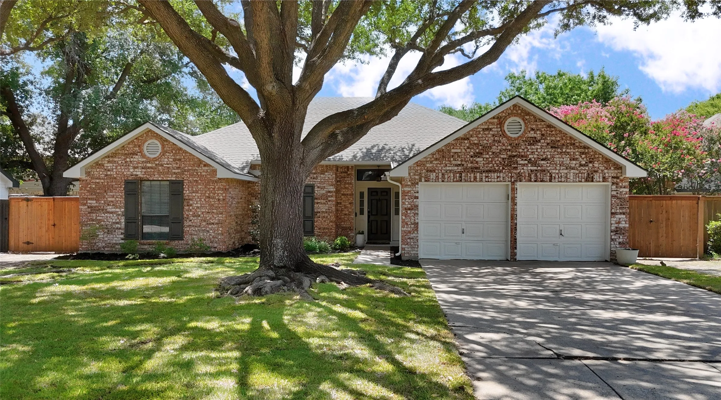 Single Family Residence For Sale in Tarrant County , 3321 Knob Oak Drive, Grapevine, Texas 76051, 4 Bedroom, 2 Bathroom, 2 Garage spaces, 1,758 Sqft, built in 1986, mls#21340012, Real Estate Agent in Grapevine, Homes For Sale in Tarrant county, Homes For Sale in Grapevine, Realtor in Grapevine Texas, Real Estate Brokerage Independent Realty Texas, Luminita Cordes Realtor