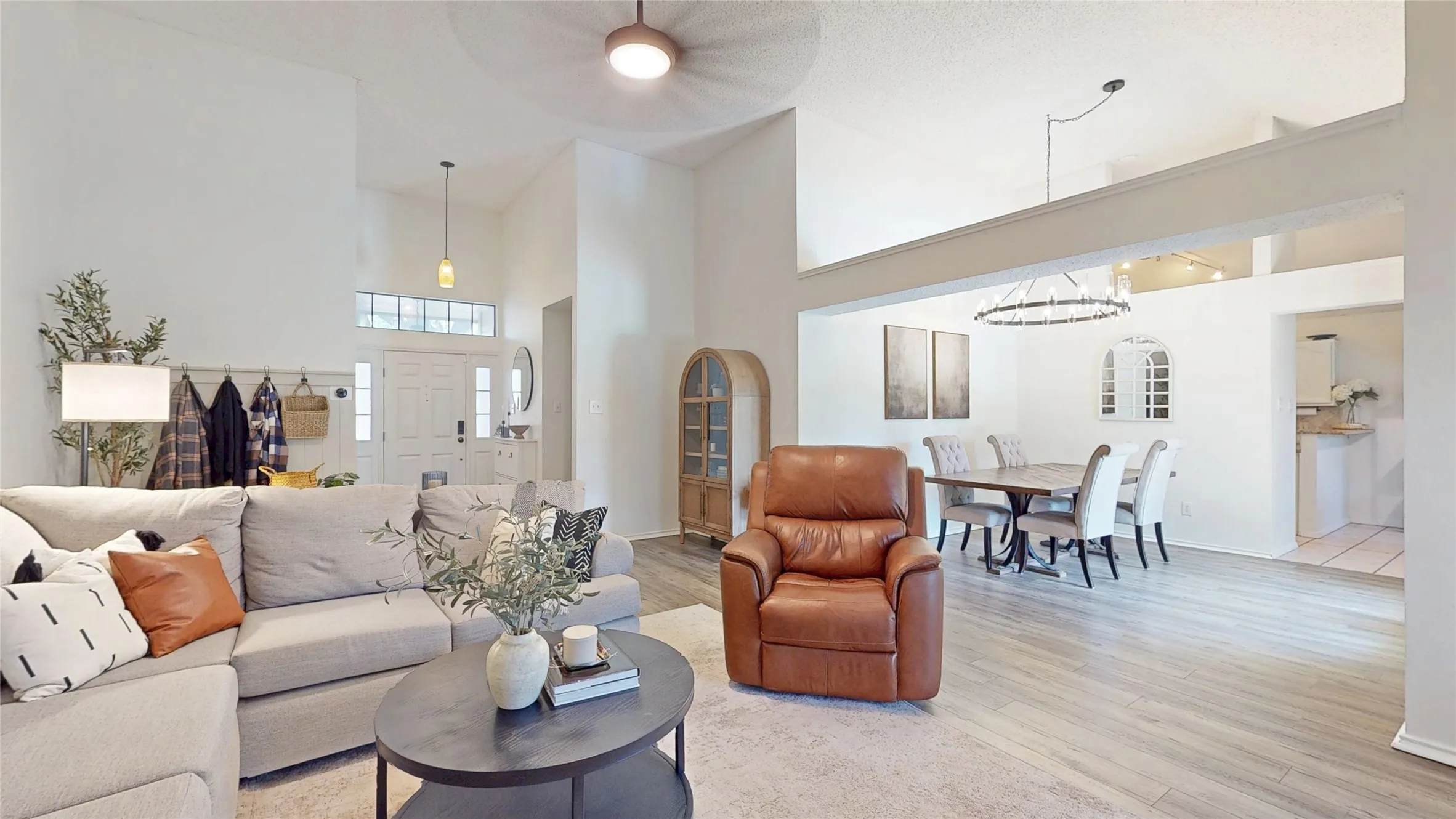 Single Family Residence For Sale in Tarrant County , 3321 Knob Oak Drive, Grapevine, Texas 76051, 4 Bedroom, 2 Bathroom, 2 Garage spaces, 1,758 Sqft, built in 1986, mls#21340012, Real Estate Agent in Grapevine, Homes For Sale in Tarrant county, Homes For Sale in Grapevine, Realtor in Grapevine Texas, Real Estate Brokerage Independent Realty Texas, Luminita Cordes Realtor