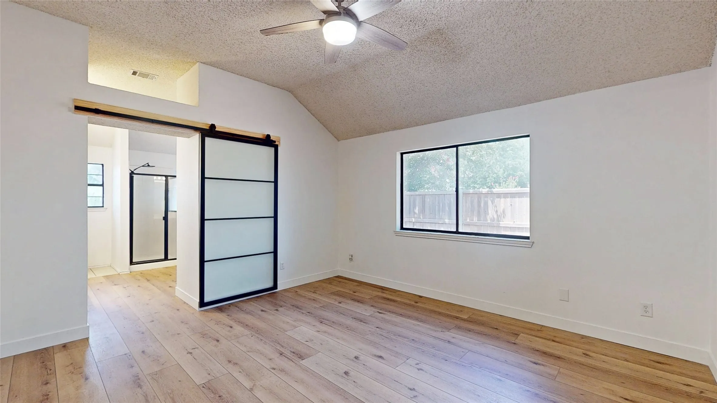 Single Family Residence For Sale in Tarrant County , 3321 Knob Oak Drive, Grapevine, Texas 76051, 4 Bedroom, 2 Bathroom, 2 Garage spaces, 1,758 Sqft, built in 1986, mls#21340012, Real Estate Agent in Grapevine, Homes For Sale in Tarrant county, Homes For Sale in Grapevine, Realtor in Grapevine Texas, Real Estate Brokerage Independent Realty Texas, Luminita Cordes Realtor
