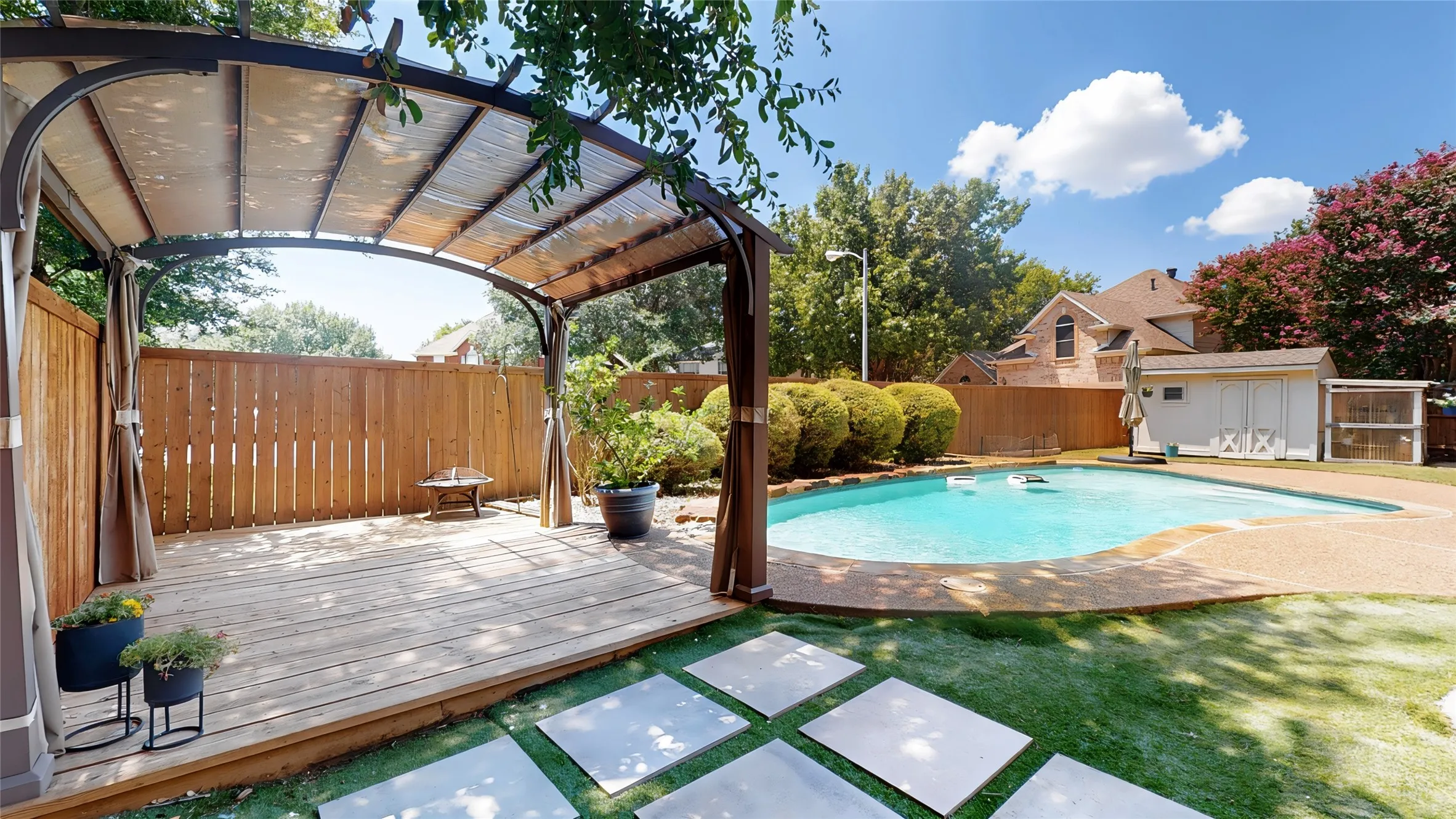 Single Family Residence For Sale in Tarrant County , 3321 Knob Oak Drive, Grapevine, Texas 76051, 4 Bedroom, 2 Bathroom, 2 Garage spaces, 1,758 Sqft, built in 1986, mls#21340012, Real Estate Agent in Grapevine, Homes For Sale in Tarrant county, Homes For Sale in Grapevine, Realtor in Grapevine Texas, Real Estate Brokerage Independent Realty Texas, Luminita Cordes Realtor