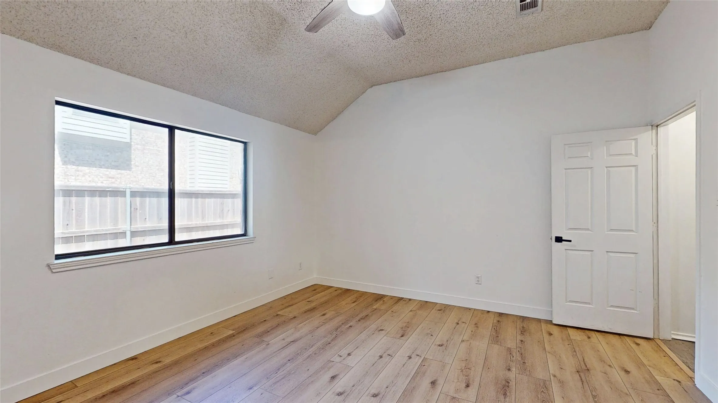 Single Family Residence For Sale in Tarrant County , 3321 Knob Oak Drive, Grapevine, Texas 76051, 4 Bedroom, 2 Bathroom, 2 Garage spaces, 1,758 Sqft, built in 1986, mls#21340012, Real Estate Agent in Grapevine, Homes For Sale in Tarrant county, Homes For Sale in Grapevine, Realtor in Grapevine Texas, Real Estate Brokerage Independent Realty Texas, Luminita Cordes Realtor