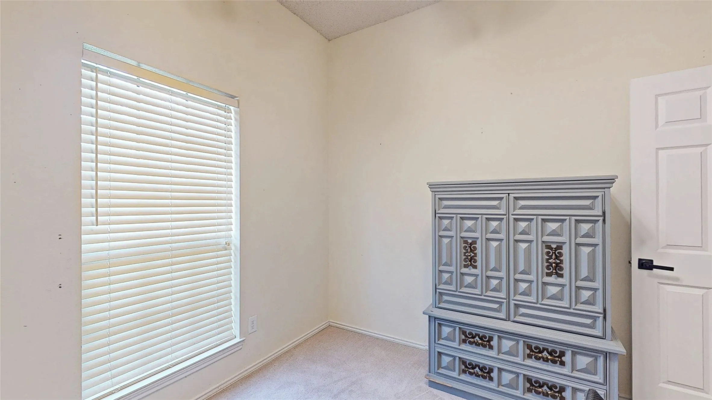 Single Family Residence For Sale in Tarrant County , 3321 Knob Oak Drive, Grapevine, Texas 76051, 4 Bedroom, 2 Bathroom, 2 Garage spaces, 1,758 Sqft, built in 1986, mls#21340012, Real Estate Agent in Grapevine, Homes For Sale in Tarrant county, Homes For Sale in Grapevine, Realtor in Grapevine Texas, Real Estate Brokerage Independent Realty Texas, Luminita Cordes Realtor
