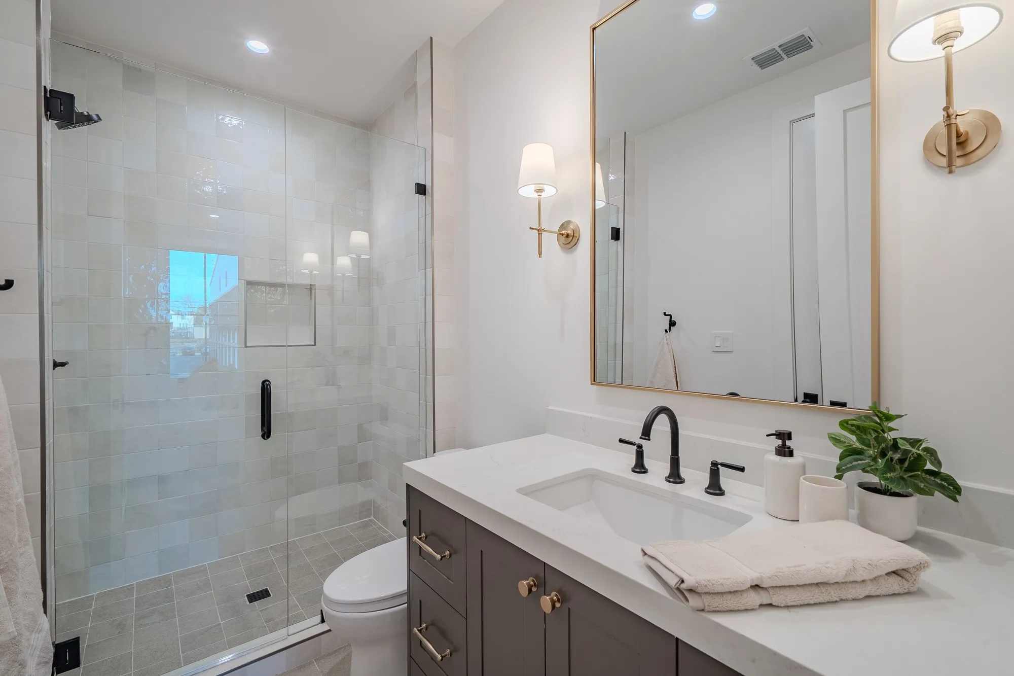 Condominium For Rent in Dallas County , 4114 Emerson Avenue 6, University Park, Texas 75205, 3 Bedrooms, 3 Bathrooms, 3 Garage spaces, 2,490 Sqft, built in 2025, Price $9,950, mls#21333585, Real Estate Agent in University Park, Homes For Rent in Dallas county, Homes For Rent in University Park, Realtor in University Park Texas, Real Estate Brokerage Independent Realty Texas, Luminita Cordes Realtor