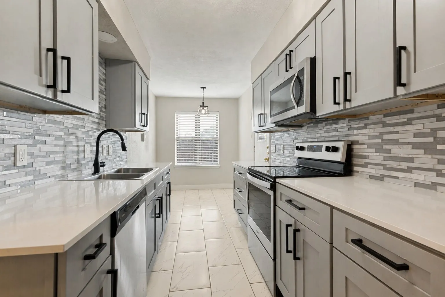 Townhouse For Sale in Dallas County , 13899 Brookgreen Drive, Dallas, Texas 75240, 3 Bedrooms, 2 Bathrooms, Garage spaces, 1,280 Sqft, built in 1969, Price $200,000, mls#21339875, Real Estate Agent in Dallas, Homes For Sale in Dallas county, Homes For Sale in Dallas, Realtor in Dallas Texas, Real Estate Brokerage Independent Realty Texas, Luminita Cordes Realtor