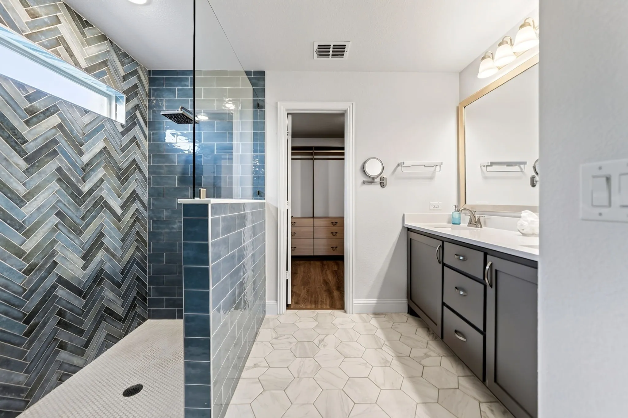 Tiled Walk-in Shower with Rainhead