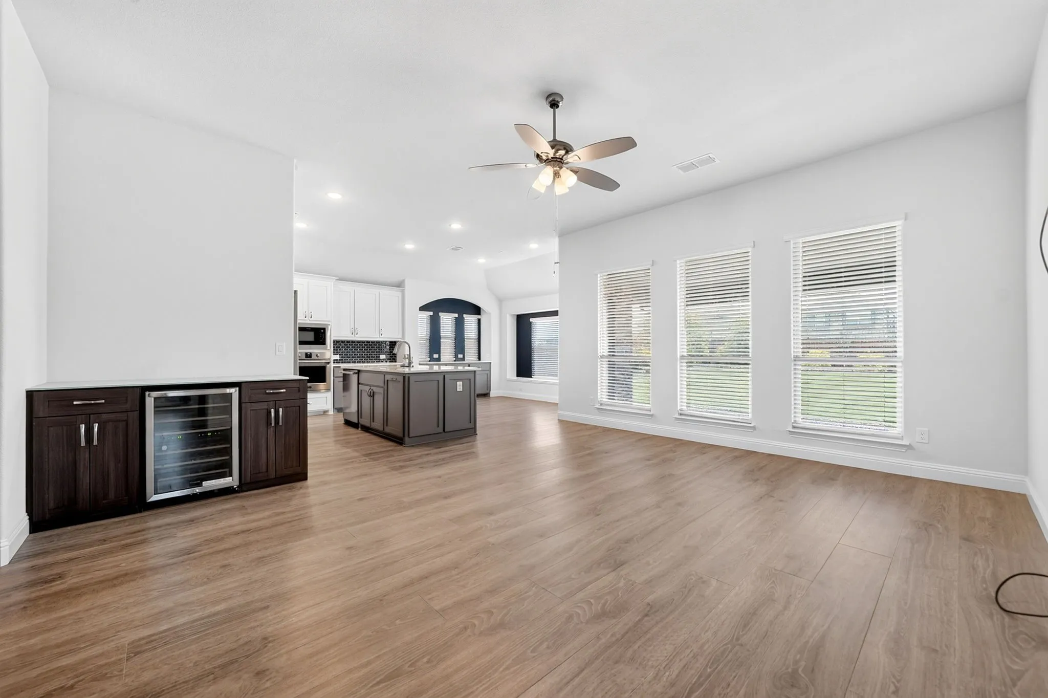 Single Family Residence For Sale in Rockwall County , 4129 Cerulean Circle, Royse City, Texas 75189, 4 Bedroom, 3 Bathroom, 2 Garage spaces, 2,989 Sqft, built in 2022, mls#21312947, Real Estate Agent in Royse City, Homes For Sale in Rockwall county, Homes For Sale in Royse City, Realtor in Royse City Texas, Real Estate Brokerage Independent Realty Texas, Luminita Cordes Realtor