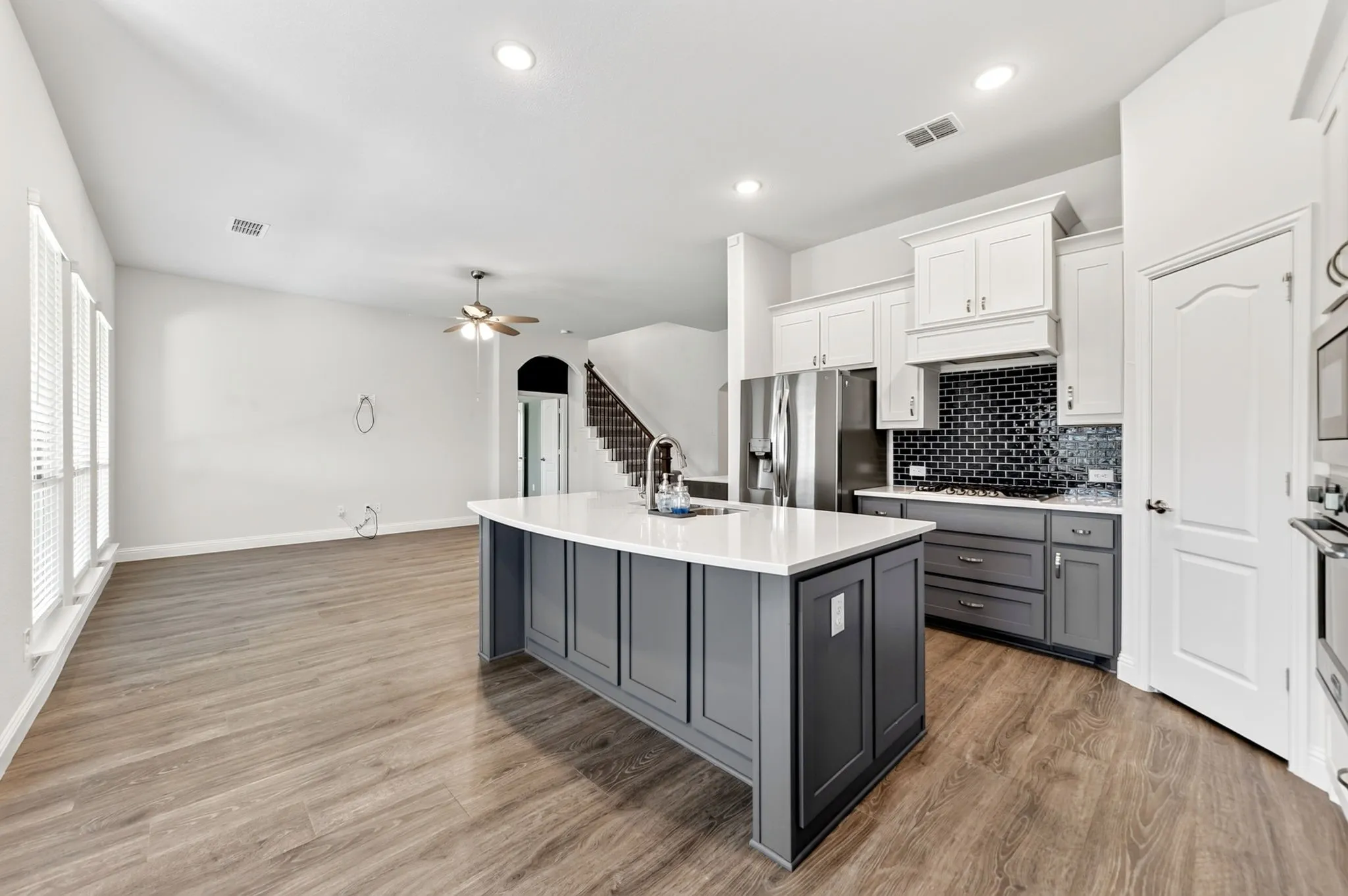 Single Family Residence For Sale in Rockwall County , 4129 Cerulean Circle, Royse City, Texas 75189, 4 Bedroom, 3 Bathroom, 2 Garage spaces, 2,989 Sqft, built in 2022, mls#21312947, Real Estate Agent in Royse City, Homes For Sale in Rockwall county, Homes For Sale in Royse City, Realtor in Royse City Texas, Real Estate Brokerage Independent Realty Texas, Luminita Cordes Realtor