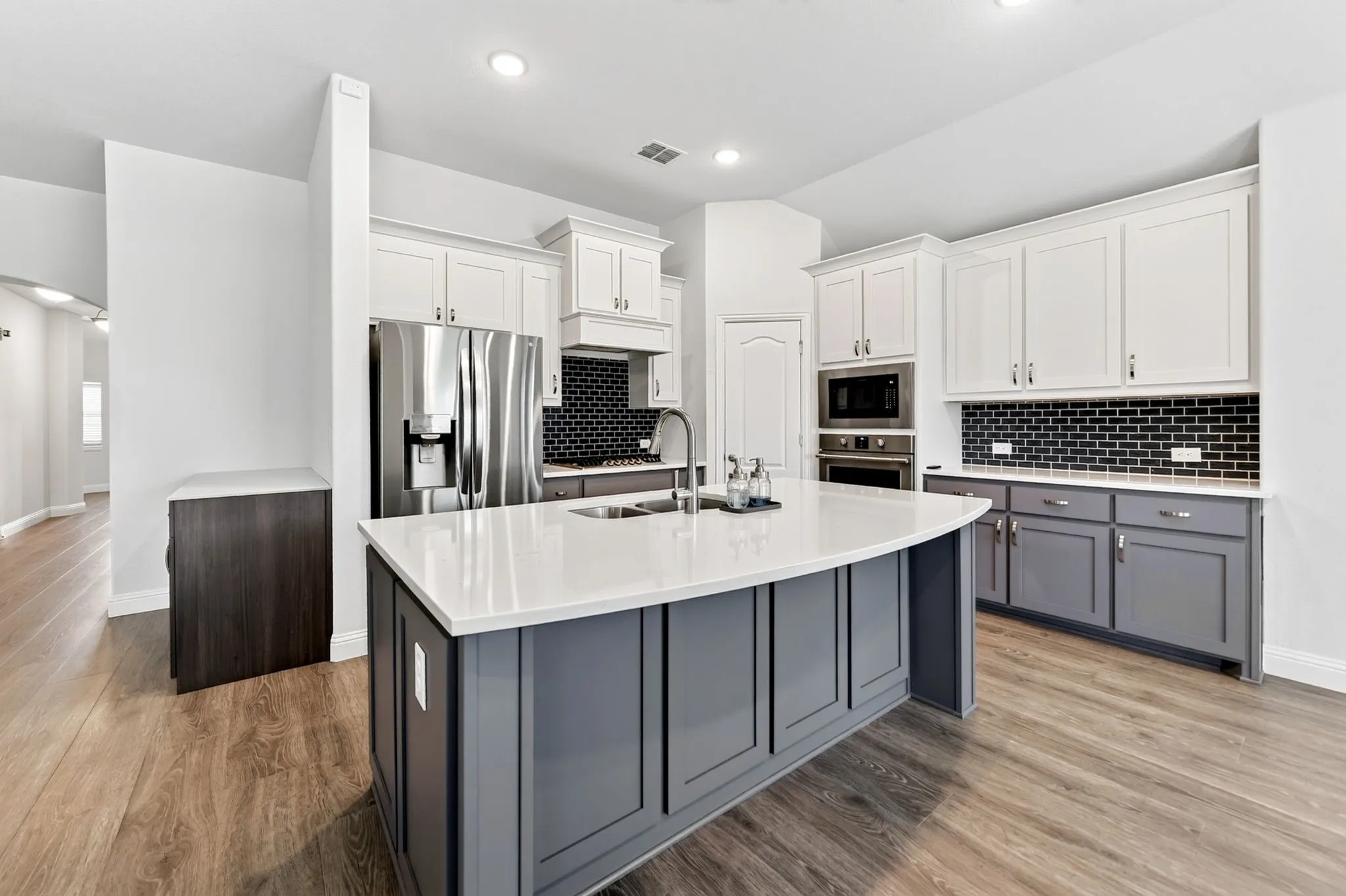 Built in Wall Microwave and Oven.  Extra Large Island