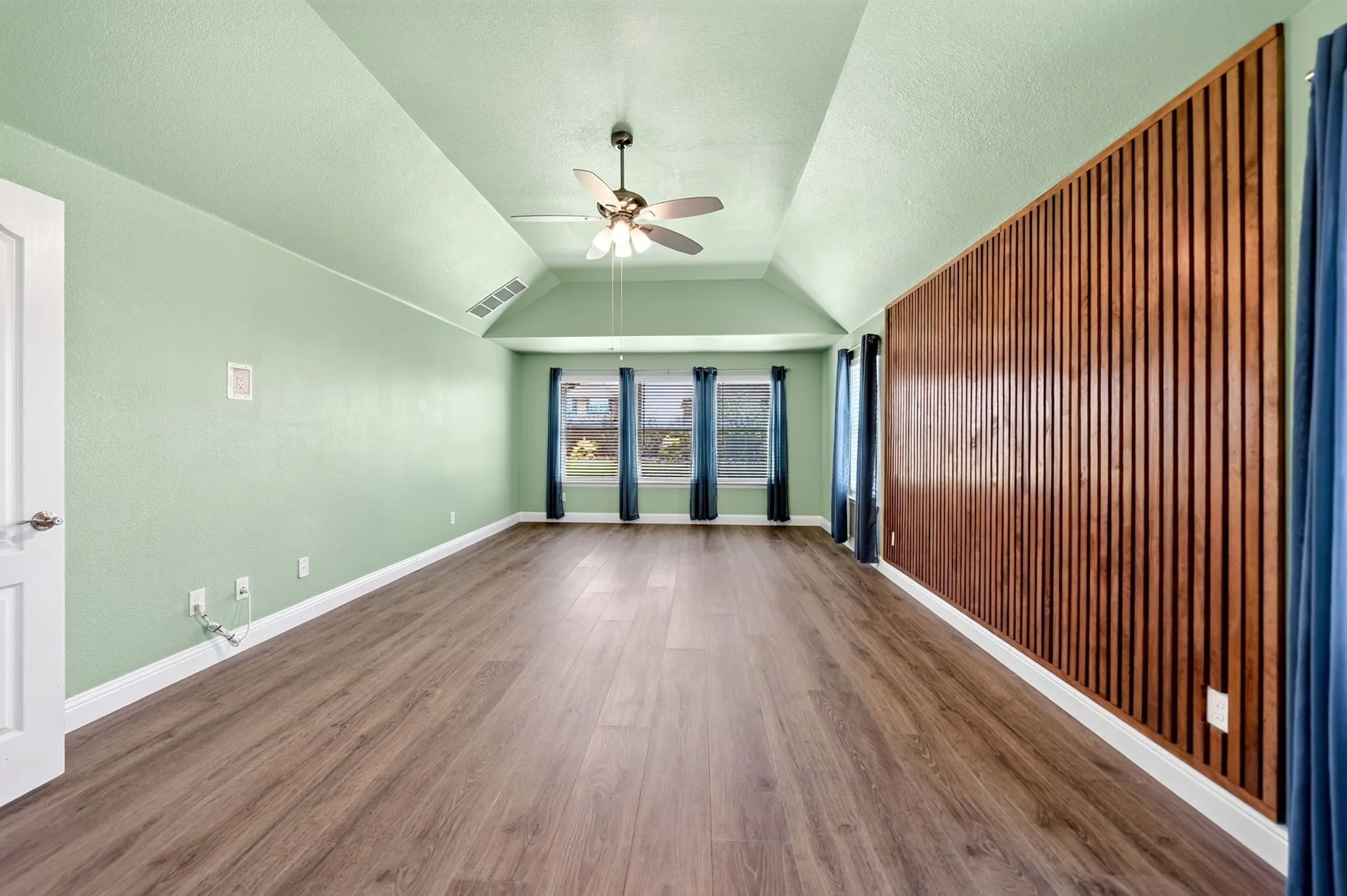 Single Family Residence For Sale in Rockwall County , 4129 Cerulean Circle, Royse City, Texas 75189, 4 Bedroom, 3 Bathroom, 2 Garage spaces, 2,989 Sqft, built in 2022, mls#21312947, Real Estate Agent in Royse City, Homes For Sale in Rockwall county, Homes For Sale in Royse City, Realtor in Royse City Texas, Real Estate Brokerage Independent Realty Texas, Luminita Cordes Realtor