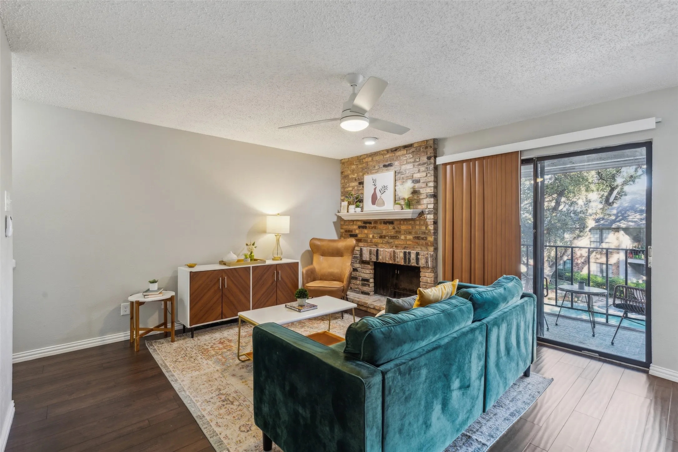 Condominium For Rent in Dallas County , 15151 Berry Trail 706, Dallas, Texas 75248, 2 Bedrooms, 2 Bathrooms, Garage spaces, 966 Sqft, built in 1980, Price $1,700, mls#21339962, Real Estate Agent in Dallas, Homes For Rent in Dallas county, Homes For Rent in Dallas, Realtor in Dallas Texas, Real Estate Brokerage Independent Realty Texas, Luminita Cordes Realtor