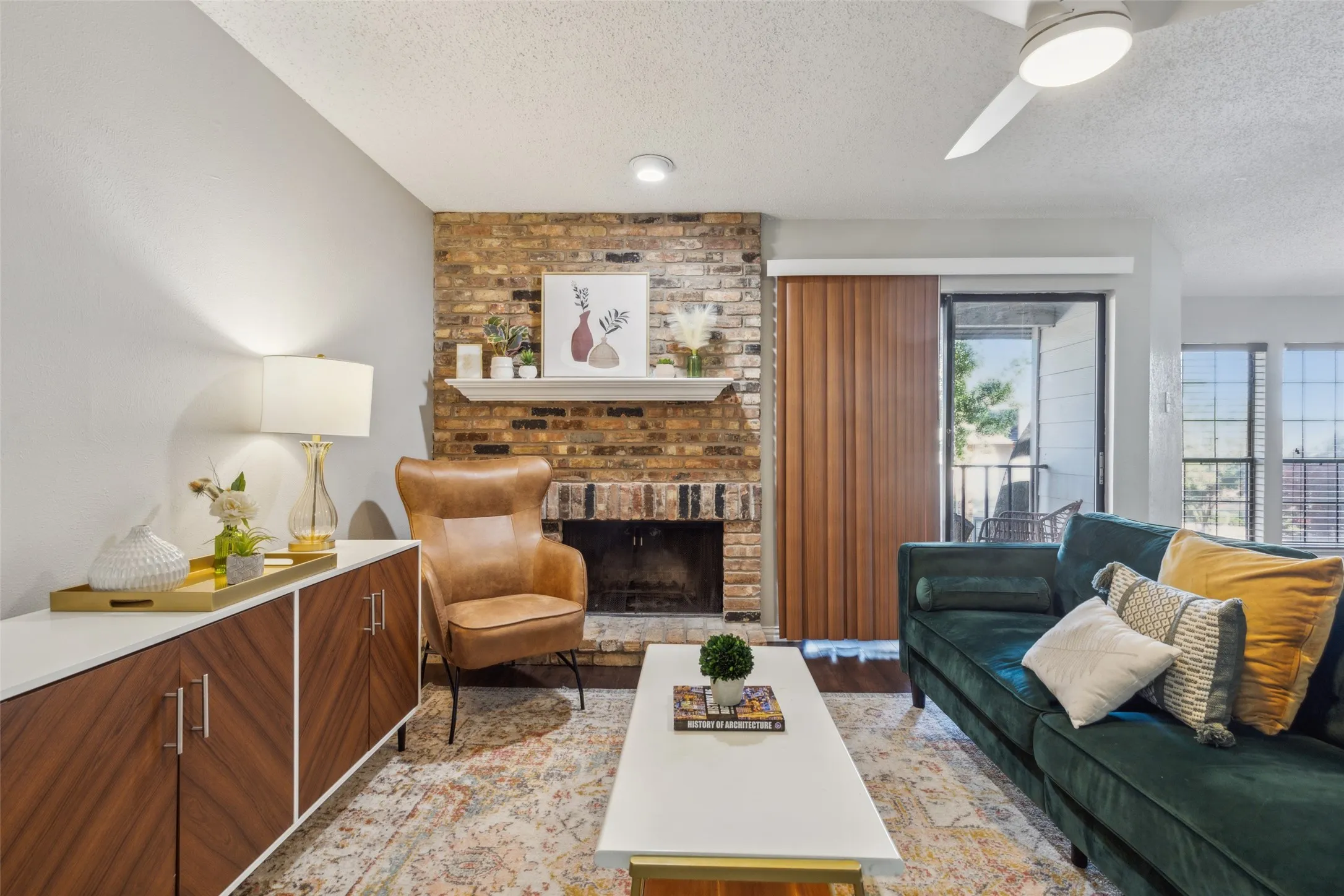 Condominium For Rent in Dallas County , 15151 Berry Trail 706, Dallas, Texas 75248, 2 Bedrooms, 2 Bathrooms, Garage spaces, 966 Sqft, built in 1980, Price $1,700, mls#21339962, Real Estate Agent in Dallas, Homes For Rent in Dallas county, Homes For Rent in Dallas, Realtor in Dallas Texas, Real Estate Brokerage Independent Realty Texas, Luminita Cordes Realtor