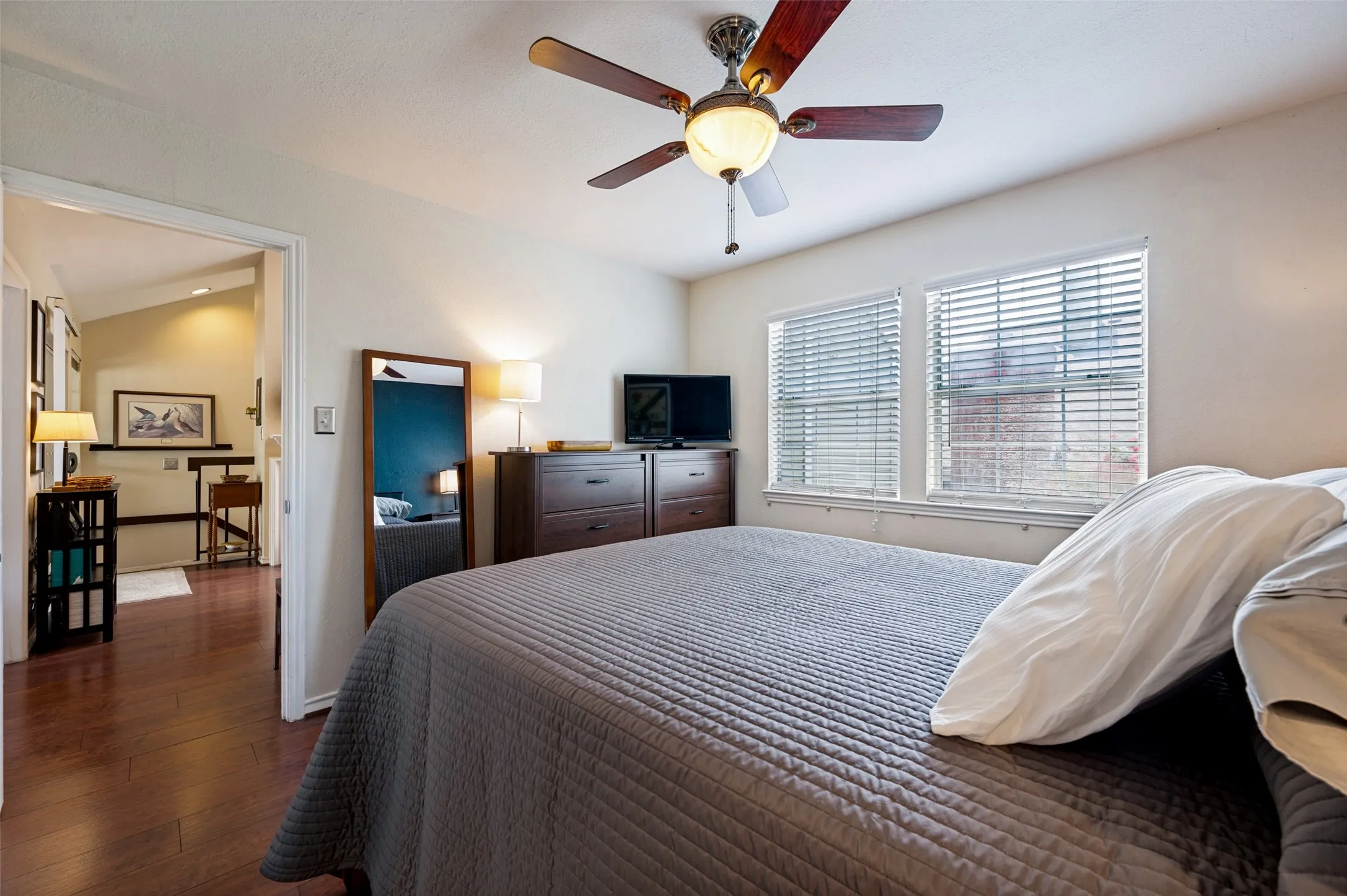 Condominium For Sale in Collin County , 6220 Bentwood Trail 606, Dallas, Texas 75252, 2 Bedroom, 1 Bathroom, 1 Garage spaces, 737 Sqft, built in 1984, mls#21339012, Real Estate Agent in Dallas, Homes For Sale in Collin county, Homes For Sale in Dallas, Realtor in Dallas Texas, Real Estate Brokerage Independent Realty Texas, Luminita Cordes Realtor