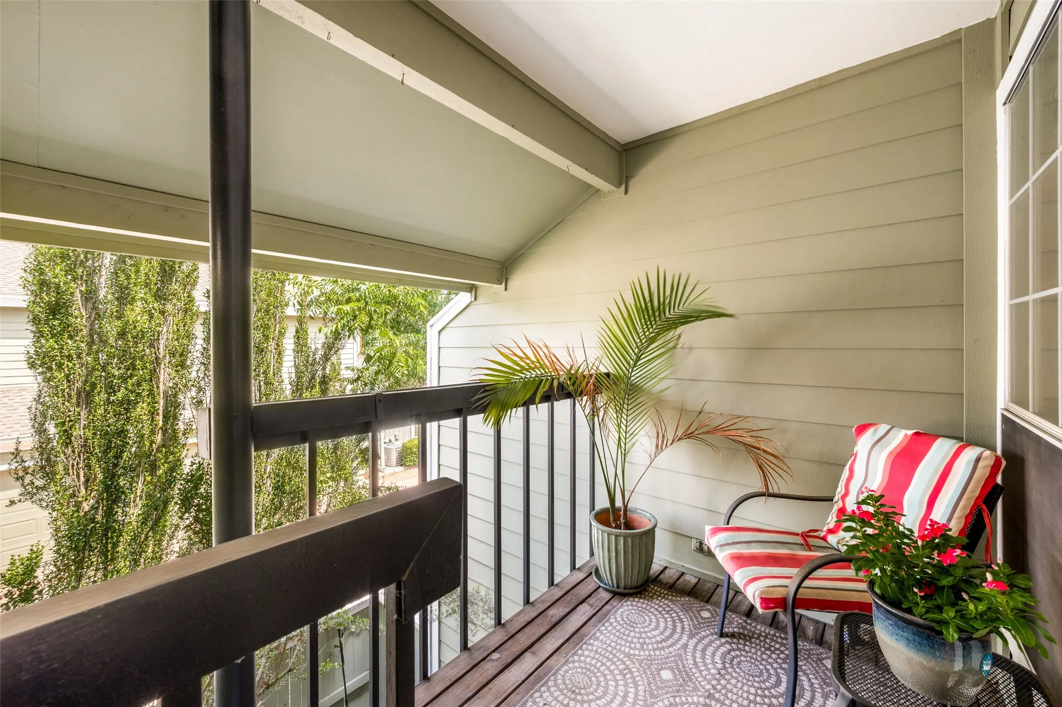 Condominium For Sale in Collin County , 6220 Bentwood Trail 606, Dallas, Texas 75252, 2 Bedroom, 1 Bathroom, 1 Garage spaces, 737 Sqft, built in 1984, mls#21339012, Real Estate Agent in Dallas, Homes For Sale in Collin county, Homes For Sale in Dallas, Realtor in Dallas Texas, Real Estate Brokerage Independent Realty Texas, Luminita Cordes Realtor