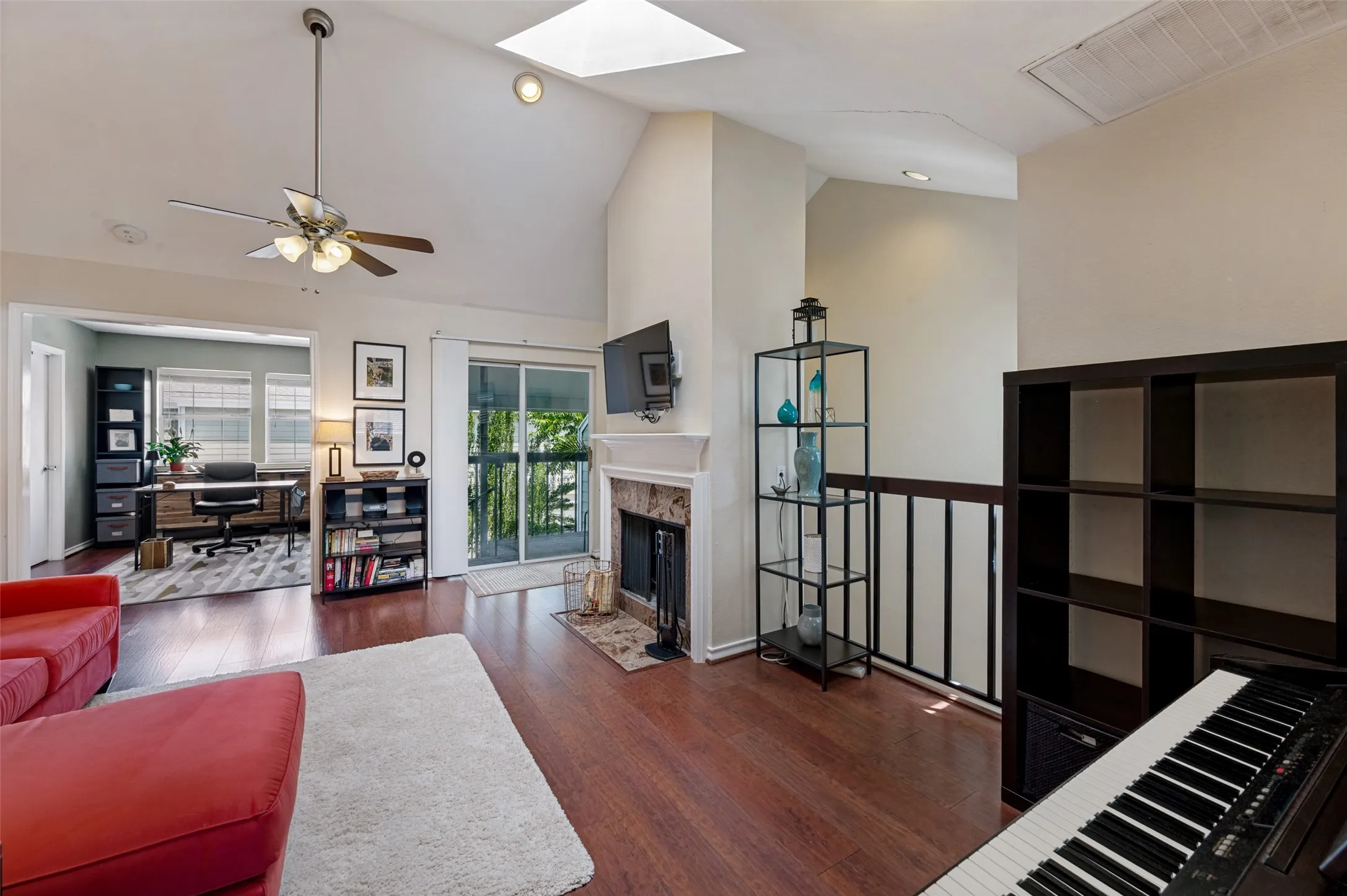 Condominium For Sale in Collin County , 6220 Bentwood Trail 606, Dallas, Texas 75252, 2 Bedroom, 1 Bathroom, 1 Garage spaces, 737 Sqft, built in 1984, mls#21339012, Real Estate Agent in Dallas, Homes For Sale in Collin county, Homes For Sale in Dallas, Realtor in Dallas Texas, Real Estate Brokerage Independent Realty Texas, Luminita Cordes Realtor