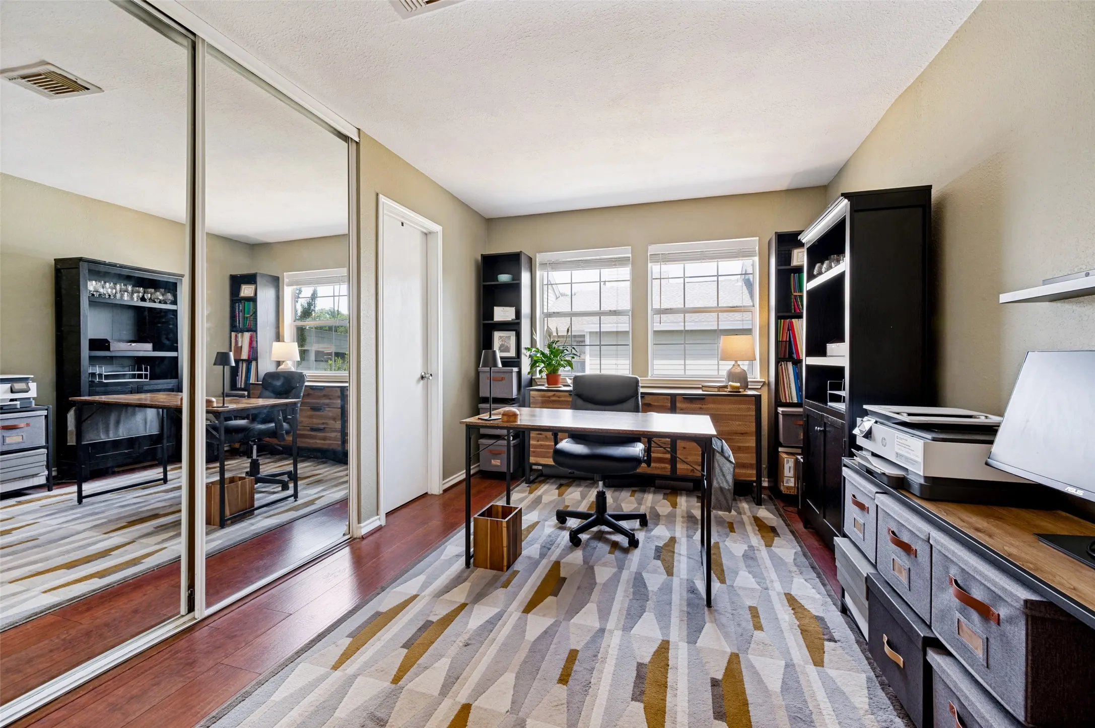 Condominium For Sale in Collin County , 6220 Bentwood Trail 606, Dallas, Texas 75252, 2 Bedroom, 1 Bathroom, 1 Garage spaces, 737 Sqft, built in 1984, mls#21339012, Real Estate Agent in Dallas, Homes For Sale in Collin county, Homes For Sale in Dallas, Realtor in Dallas Texas, Real Estate Brokerage Independent Realty Texas, Luminita Cordes Realtor