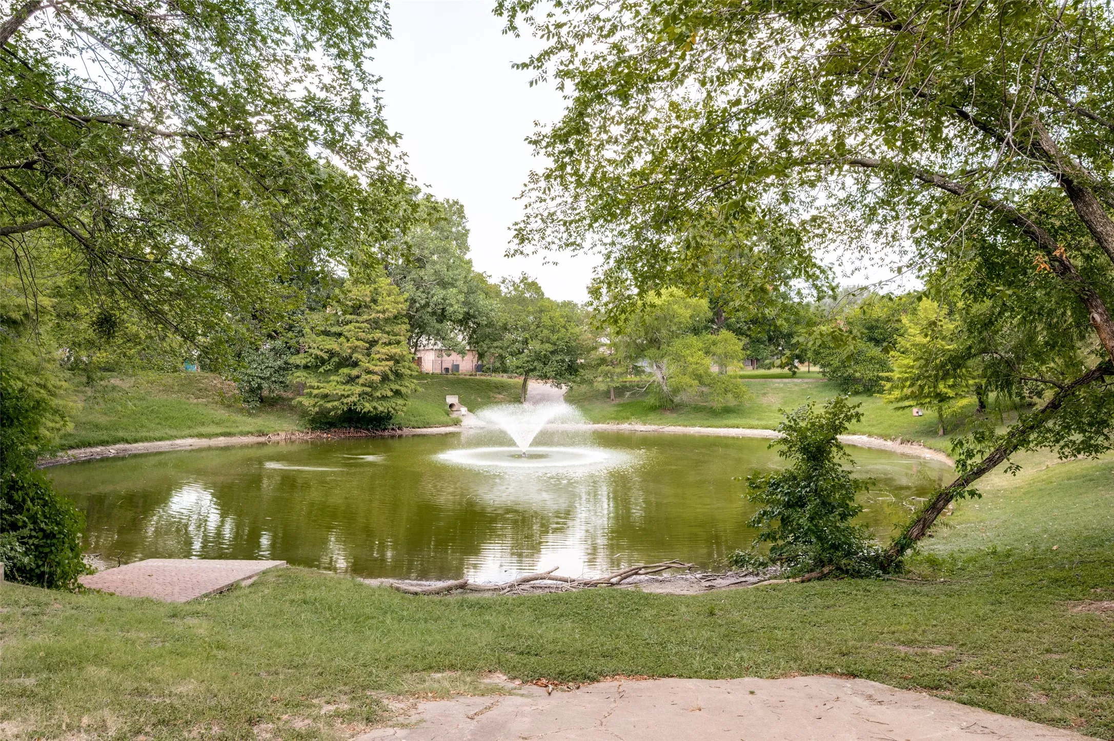 Condominium For Sale in Collin County , 6220 Bentwood Trail 606, Dallas, Texas 75252, 2 Bedroom, 1 Bathroom, 1 Garage spaces, 737 Sqft, built in 1984, mls#21339012, Real Estate Agent in Dallas, Homes For Sale in Collin county, Homes For Sale in Dallas, Realtor in Dallas Texas, Real Estate Brokerage Independent Realty Texas, Luminita Cordes Realtor