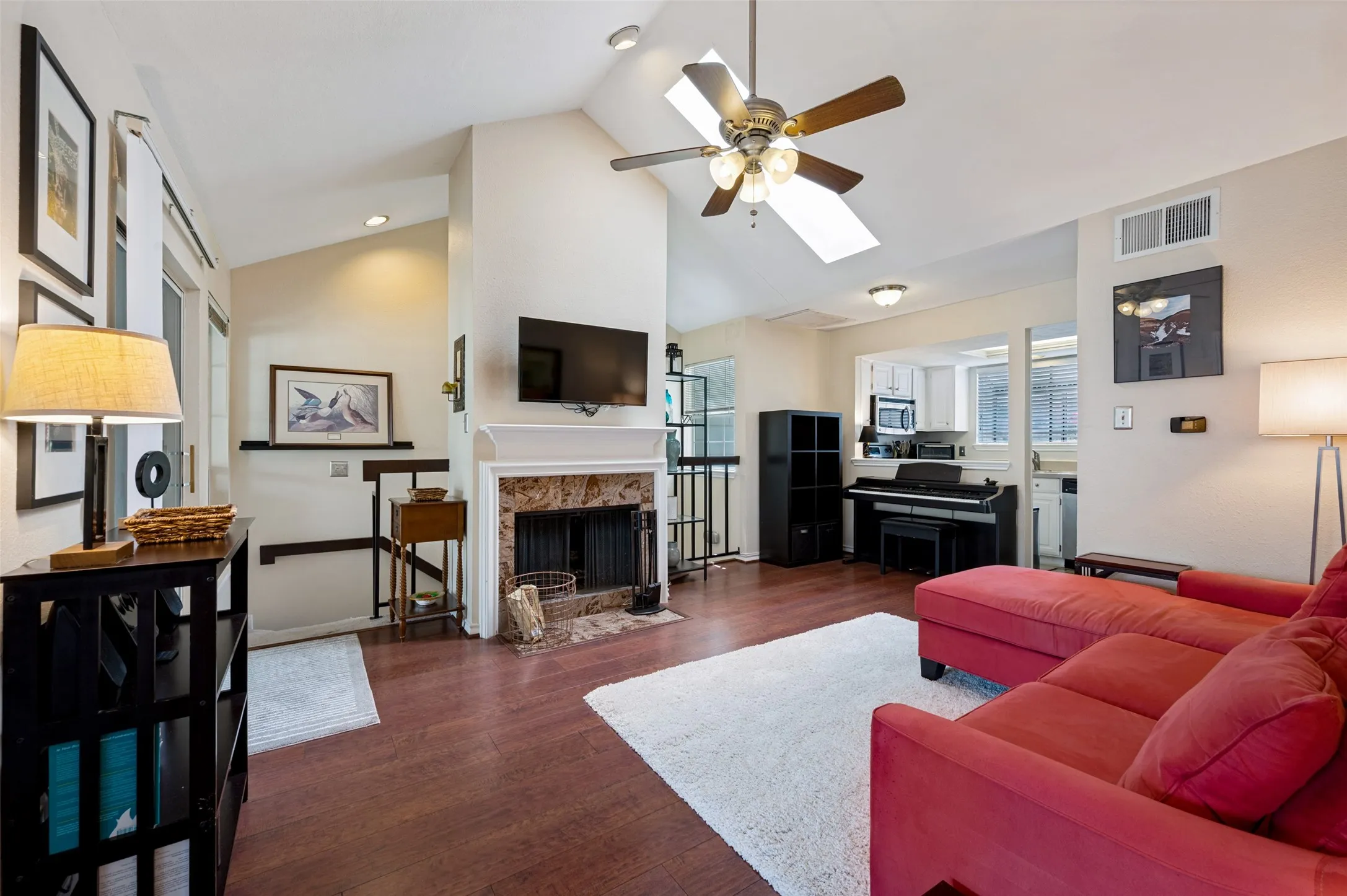 Condominium For Sale in Collin County , 6220 Bentwood Trail 606, Dallas, Texas 75252, 2 Bedroom, 1 Bathroom, 1 Garage spaces, 737 Sqft, built in 1984, mls#21339012, Real Estate Agent in Dallas, Homes For Sale in Collin county, Homes For Sale in Dallas, Realtor in Dallas Texas, Real Estate Brokerage Independent Realty Texas, Luminita Cordes Realtor
