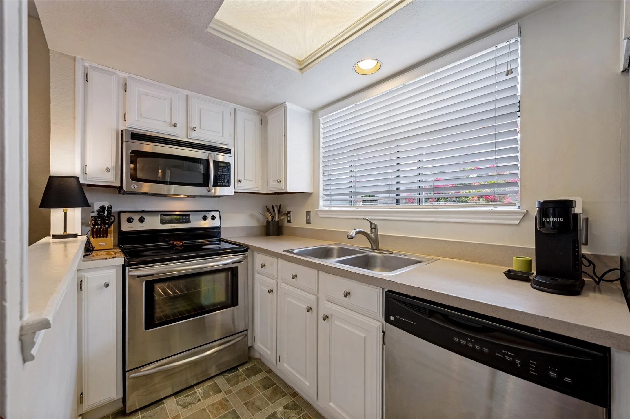 Condominium For Sale in Collin County , 6220 Bentwood Trail 606, Dallas, Texas 75252, 2 Bedroom, 1 Bathroom, 1 Garage spaces, 737 Sqft, built in 1984, mls#21339012, Real Estate Agent in Dallas, Homes For Sale in Collin county, Homes For Sale in Dallas, Realtor in Dallas Texas, Real Estate Brokerage Independent Realty Texas, Luminita Cordes Realtor