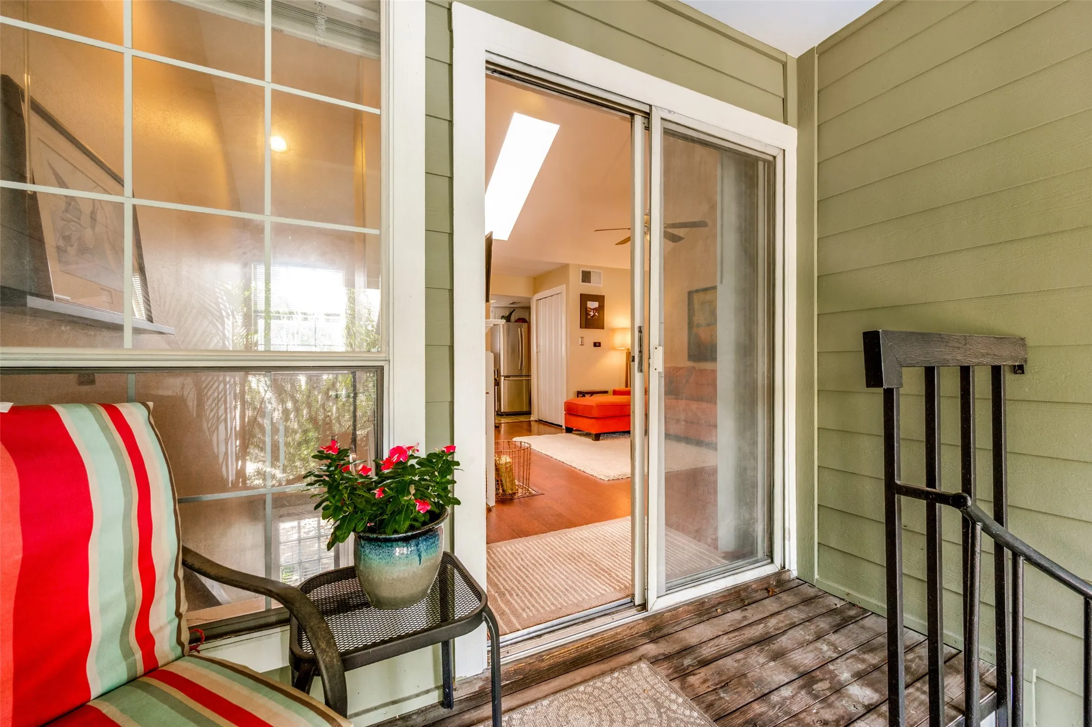 Condominium For Sale in Collin County , 6220 Bentwood Trail 606, Dallas, Texas 75252, 2 Bedroom, 1 Bathroom, 1 Garage spaces, 737 Sqft, built in 1984, mls#21339012, Real Estate Agent in Dallas, Homes For Sale in Collin county, Homes For Sale in Dallas, Realtor in Dallas Texas, Real Estate Brokerage Independent Realty Texas, Luminita Cordes Realtor