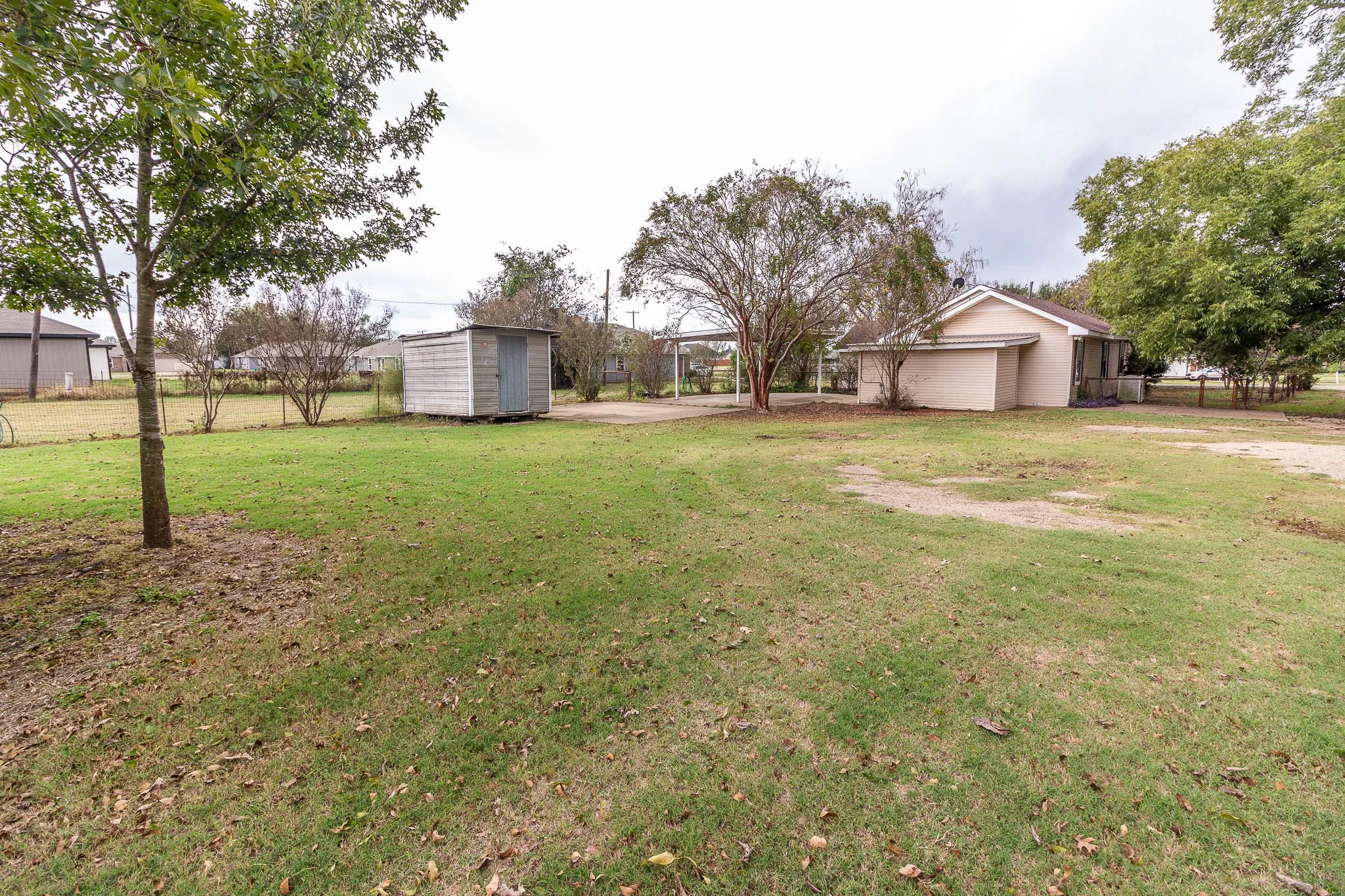 Single Family Residence For Sale in Kaufman County , 801 S Sutton Street, Mabank, Texas 75147, 2 Bedroom, 2 Bathroom, Garage spaces, 1,530 Sqft, built in 1930, mls#21337631, Real Estate Agent in Mabank, Homes For Sale in Kaufman county, Homes For Sale in Mabank, Realtor in Mabank Texas, Real Estate Brokerage Independent Realty Texas, Luminita Cordes Realtor