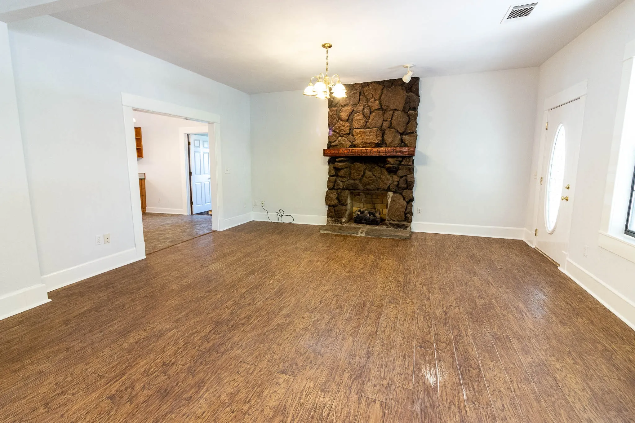 Single Family Residence For Sale in Kaufman County , 801 S Sutton Street, Mabank, Texas 75147, 2 Bedroom, 2 Bathroom, Garage spaces, 1,530 Sqft, built in 1930, mls#21337631, Real Estate Agent in Mabank, Homes For Sale in Kaufman county, Homes For Sale in Mabank, Realtor in Mabank Texas, Real Estate Brokerage Independent Realty Texas, Luminita Cordes Realtor