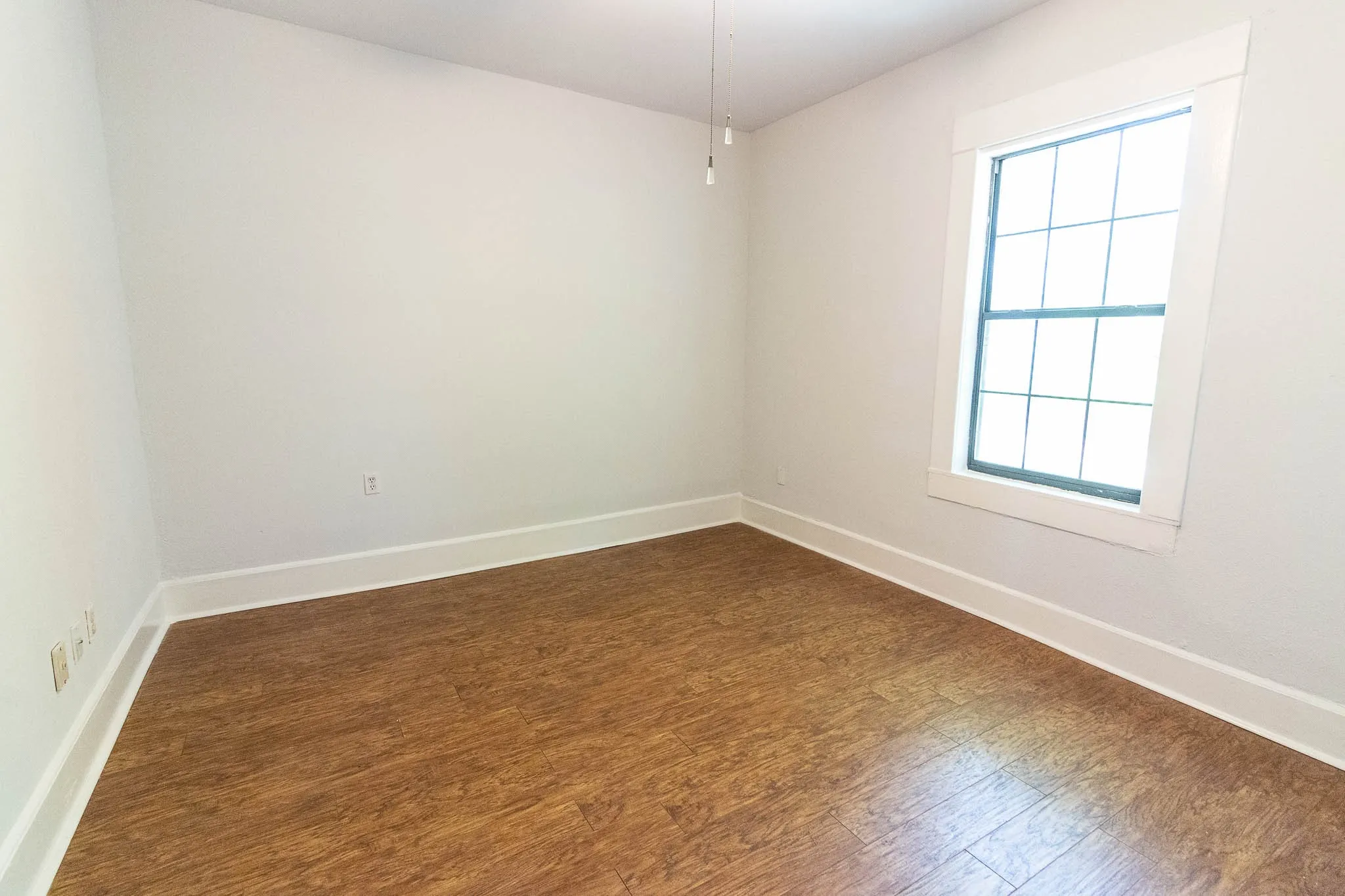 Single Family Residence For Sale in Kaufman County , 801 S Sutton Street, Mabank, Texas 75147, 2 Bedroom, 2 Bathroom, Garage spaces, 1,530 Sqft, built in 1930, mls#21337631, Real Estate Agent in Mabank, Homes For Sale in Kaufman county, Homes For Sale in Mabank, Realtor in Mabank Texas, Real Estate Brokerage Independent Realty Texas, Luminita Cordes Realtor