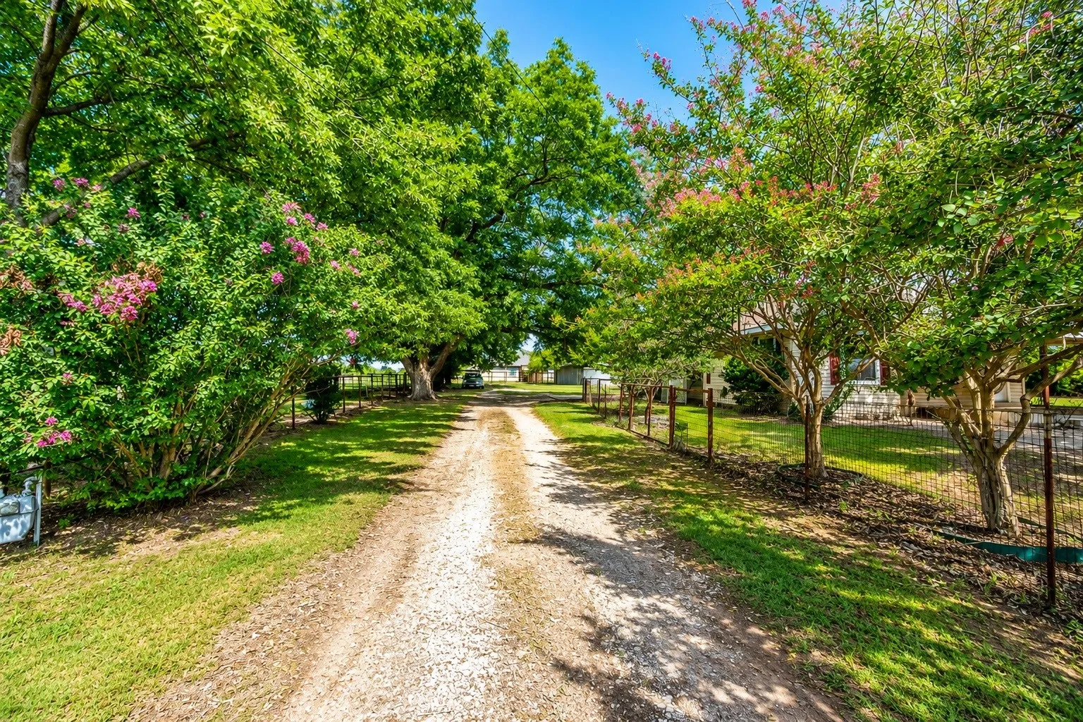 Single Family Residence For Sale in Kaufman County , 801 S Sutton Street, Mabank, Texas 75147, 2 Bedroom, 2 Bathroom, Garage spaces, 1,530 Sqft, built in 1930, mls#21337631, Real Estate Agent in Mabank, Homes For Sale in Kaufman county, Homes For Sale in Mabank, Realtor in Mabank Texas, Real Estate Brokerage Independent Realty Texas, Luminita Cordes Realtor