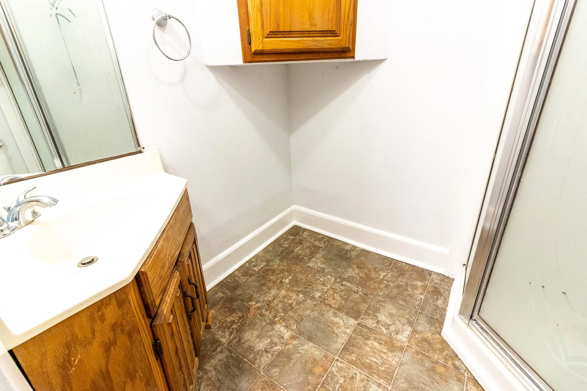 Single Family Residence For Sale in Kaufman County , 801 S Sutton Street, Mabank, Texas 75147, 2 Bedroom, 2 Bathroom, Garage spaces, 1,530 Sqft, built in 1930, mls#21337631, Real Estate Agent in Mabank, Homes For Sale in Kaufman county, Homes For Sale in Mabank, Realtor in Mabank Texas, Real Estate Brokerage Independent Realty Texas, Luminita Cordes Realtor